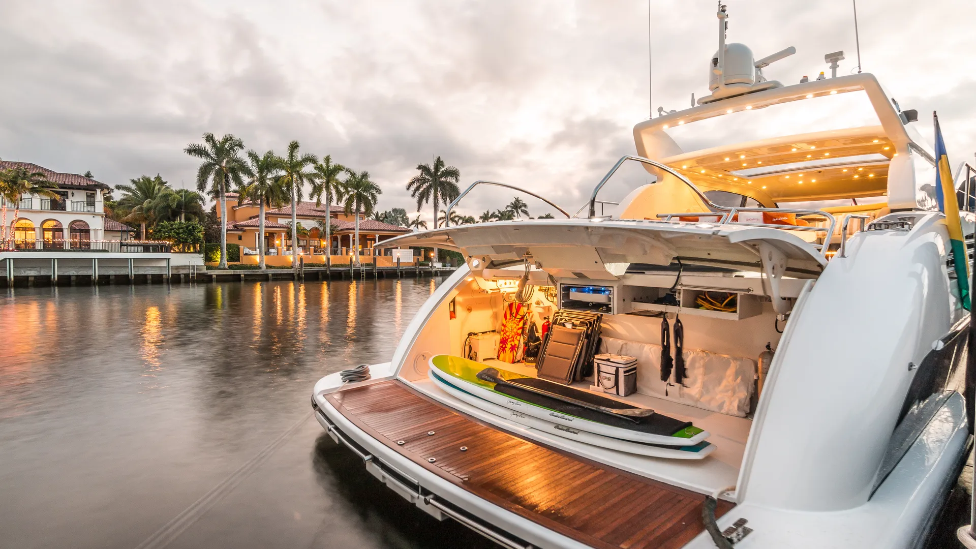 Luxury 90ft Leopard - 13 passengers! 