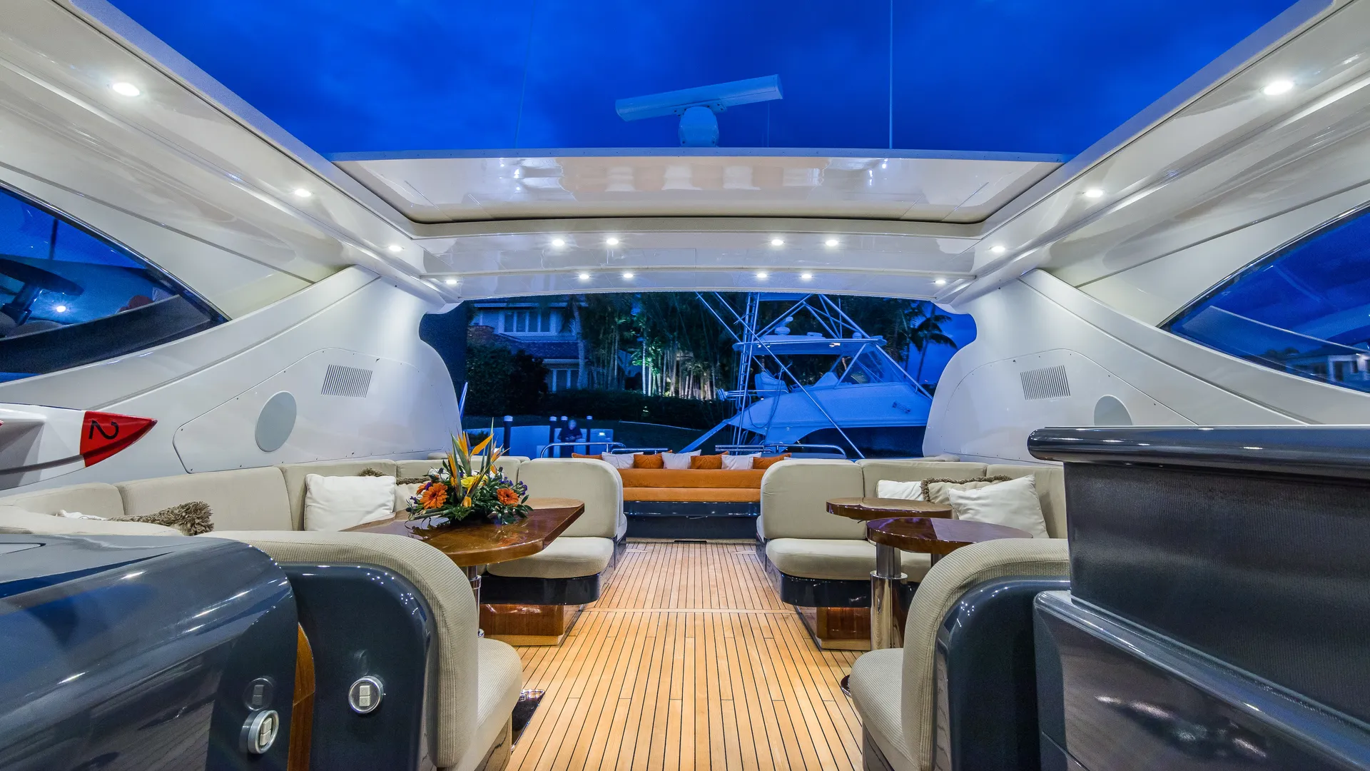 Luxury 90ft Leopard - 13 passengers! 