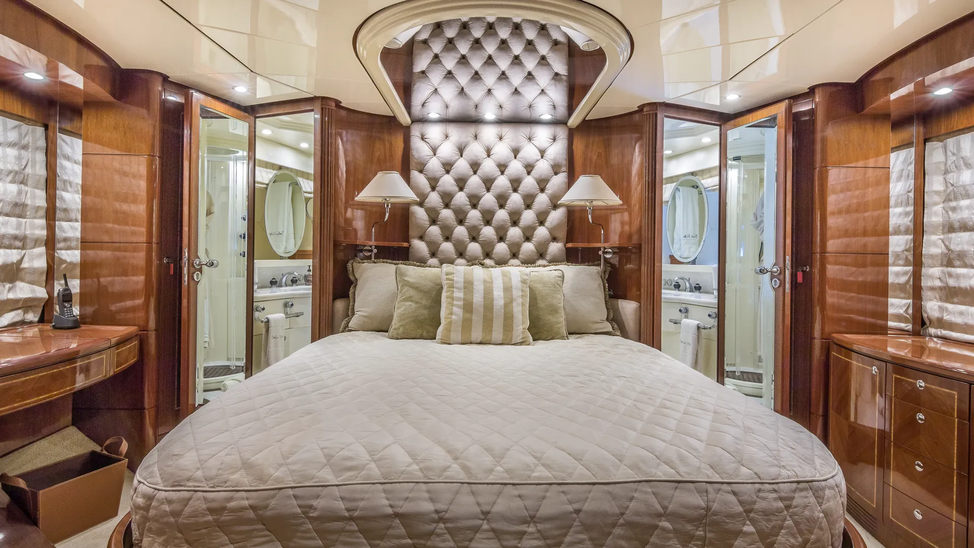 Luxury 90ft Leopard - 13 passengers! 