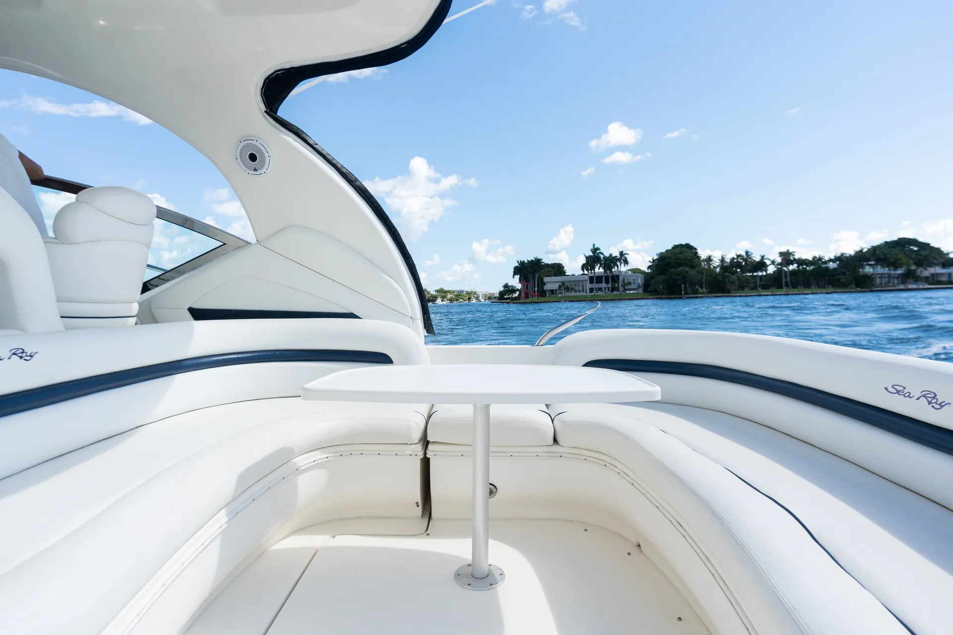 Sea Ray Boats 420 Sundancer in Stock Island, FL — photo 5