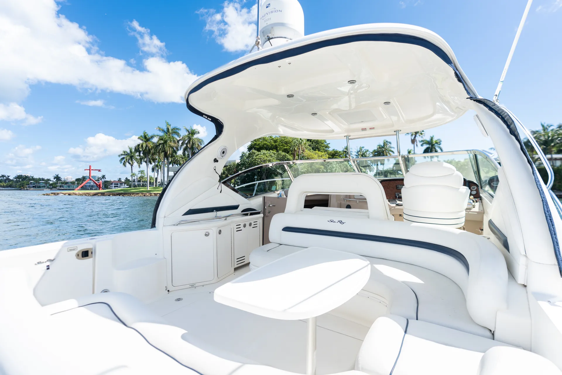 Sea Ray Boats 420 Sundancer in Stock Island, FL — photo 6