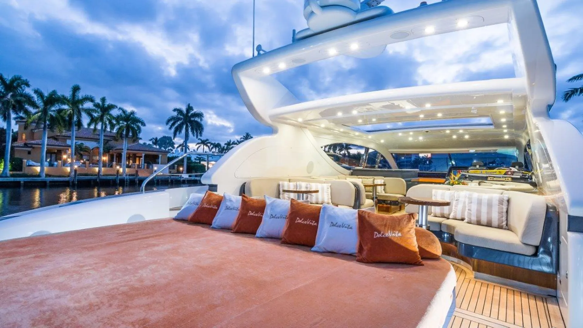 Luxury 90ft Leopard - 13 passengers! 