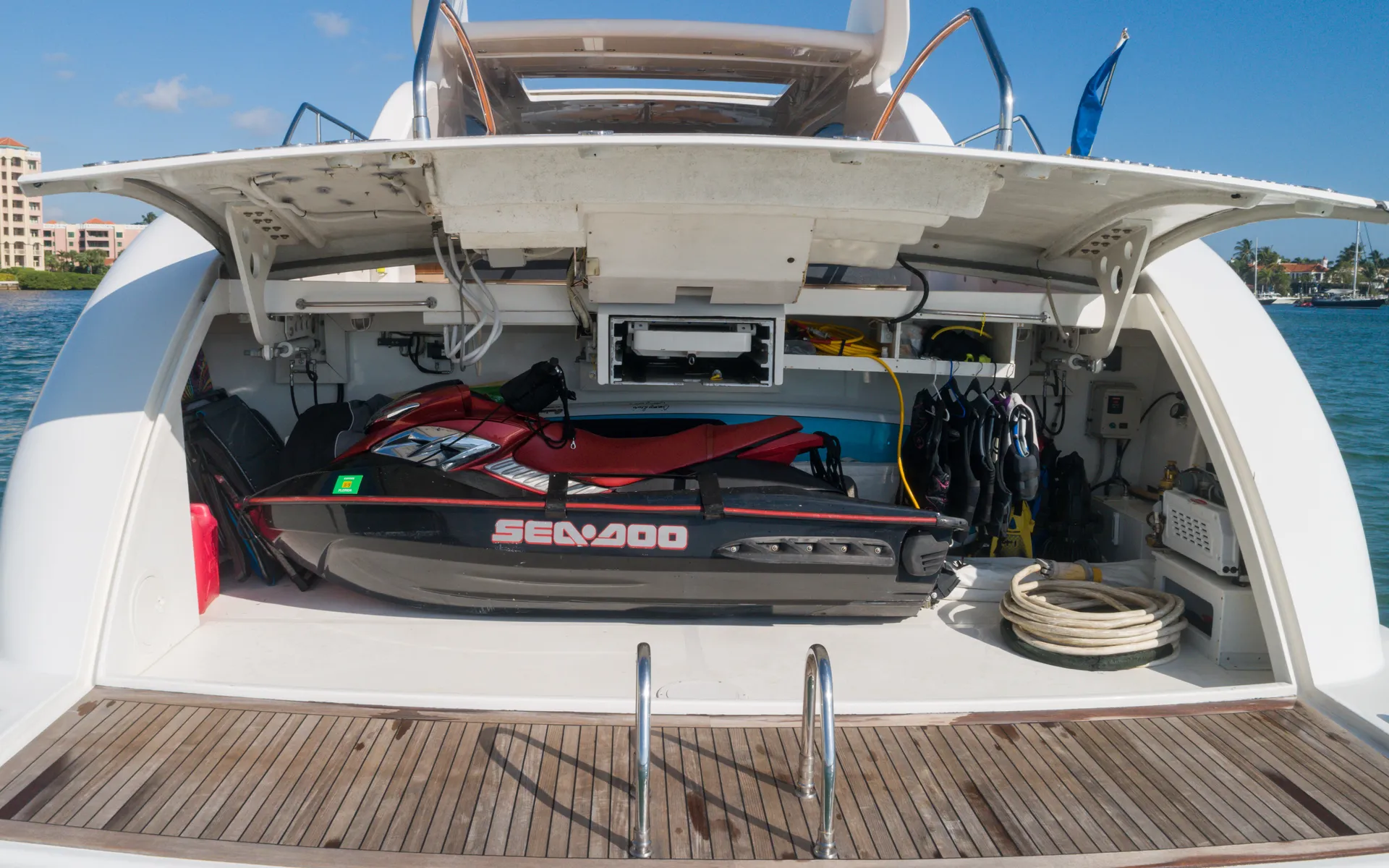 Luxury 90ft Leopard - 13 passengers! 