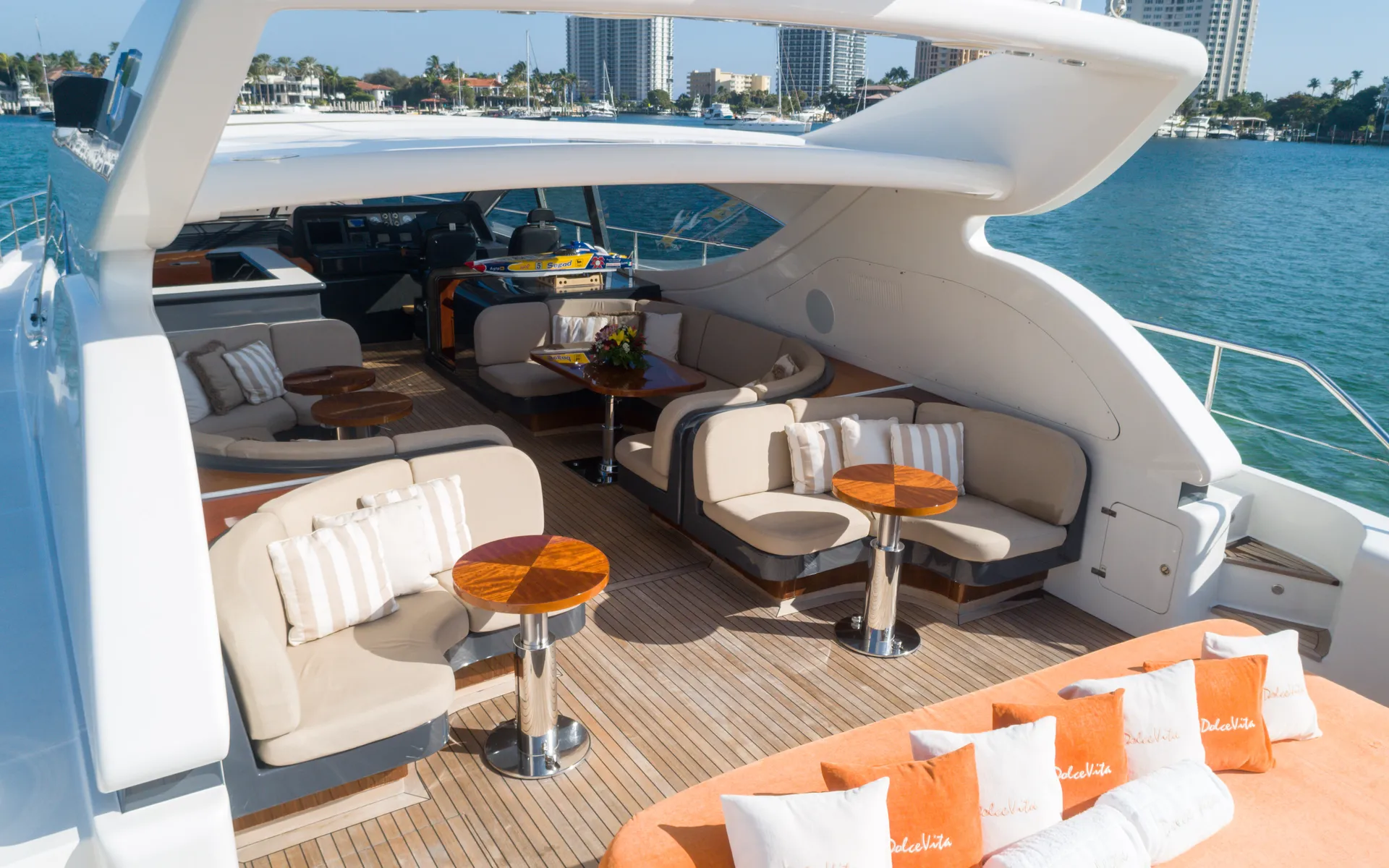 Luxury 90ft Leopard - 13 passengers! 