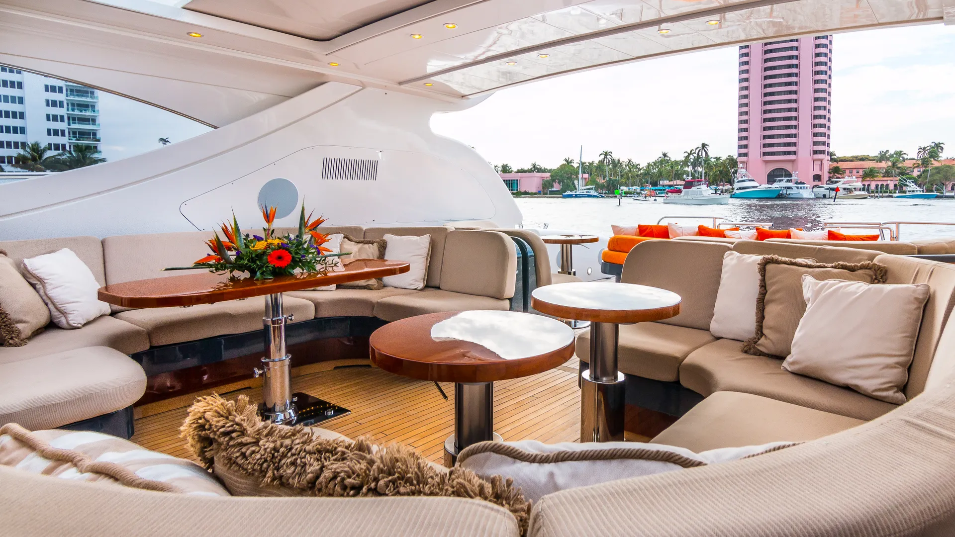 Luxury 90ft Leopard - 13 passengers! 