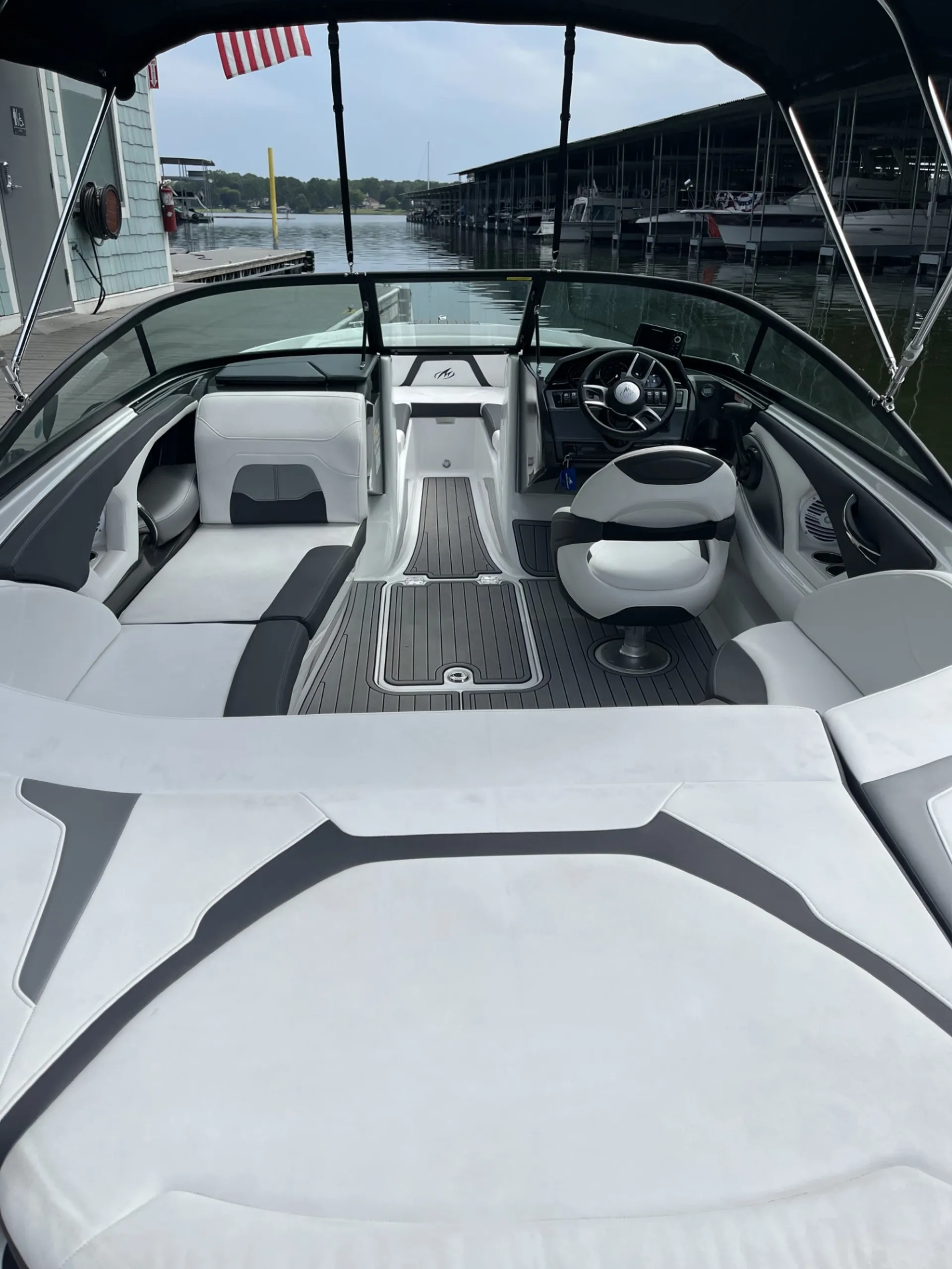 Fun in the Sun Monterey 224FS Sport Boat