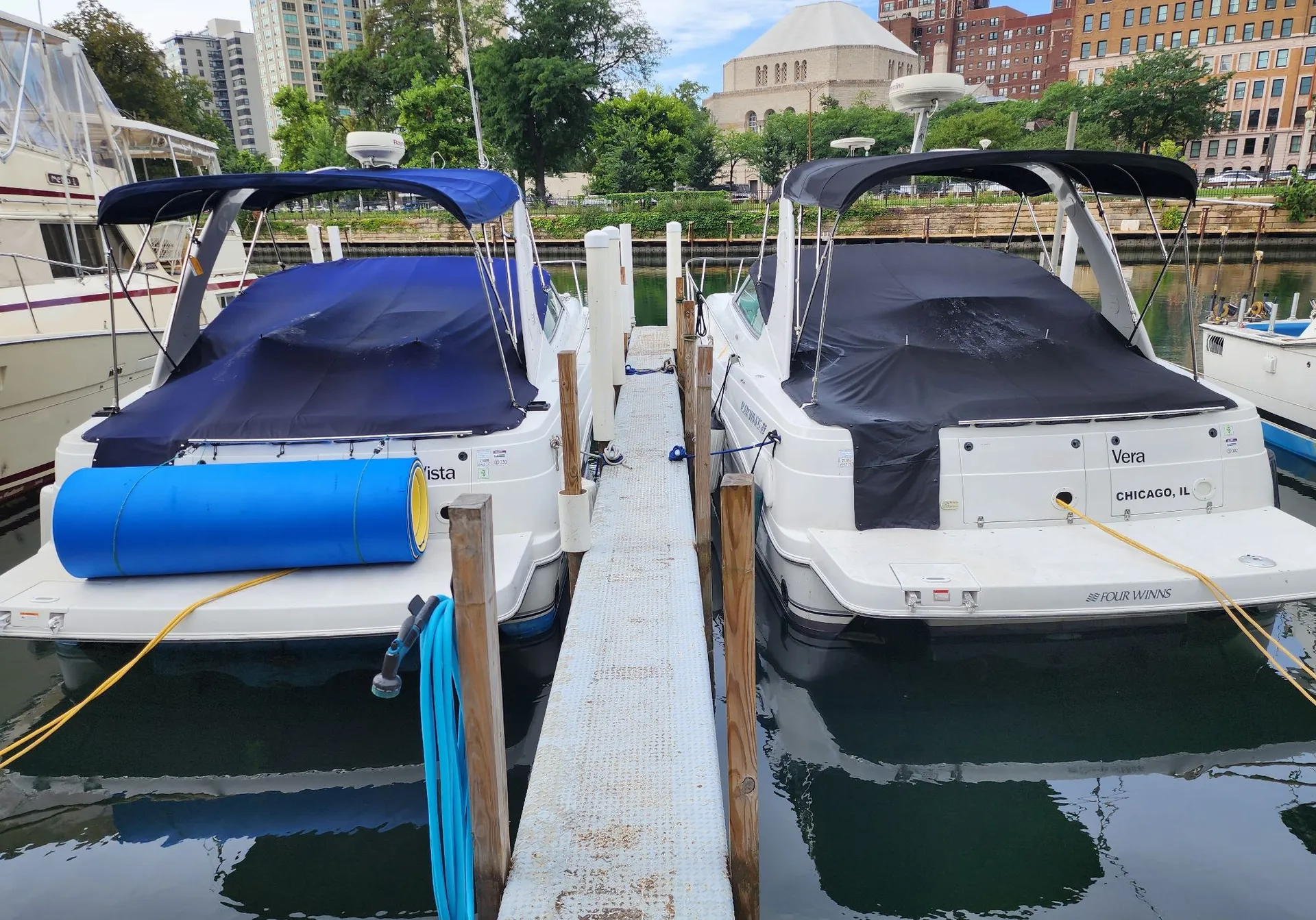 37' Yacht - Includes Gas &amp; Lily Pad! One Big Outdoor Seating Area!