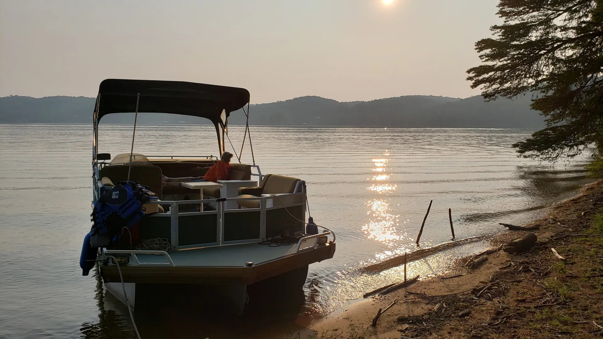 Watts Bar Lake guided Pontoon Boat Rental Island Sunset Excursions