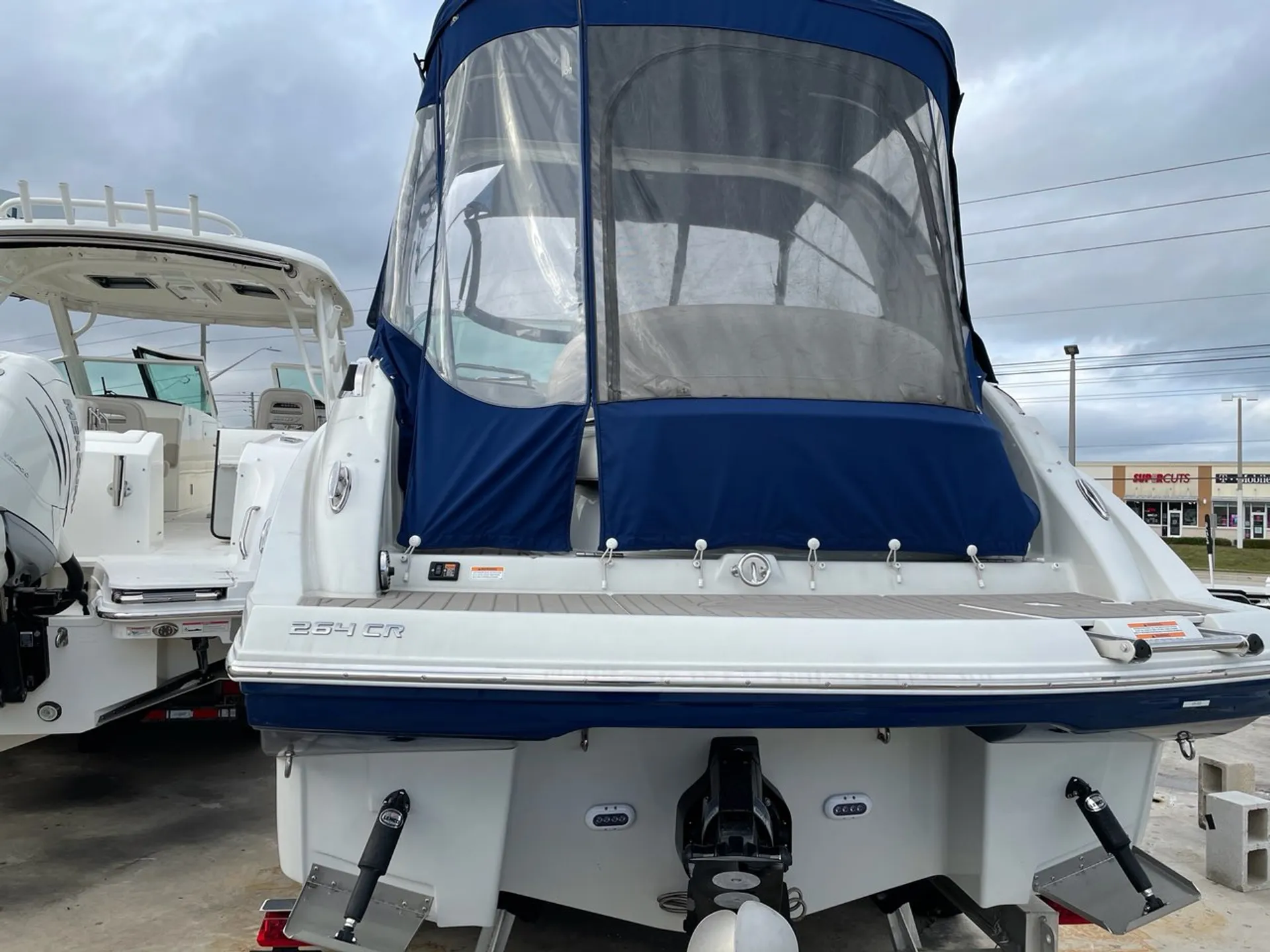 Explore the Gulf: Luxury Boat Rental Experience