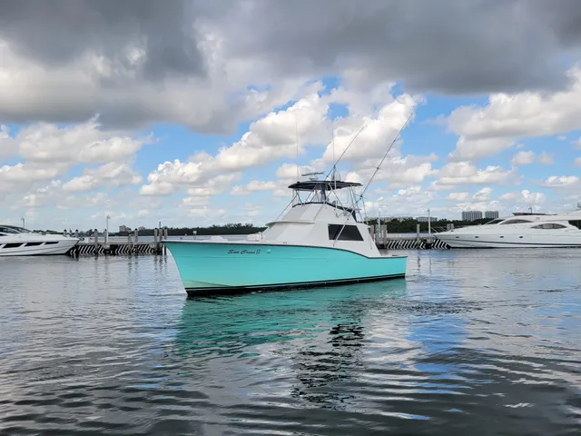 Rent a motor yacht in Miami Beach, FL, United States near me