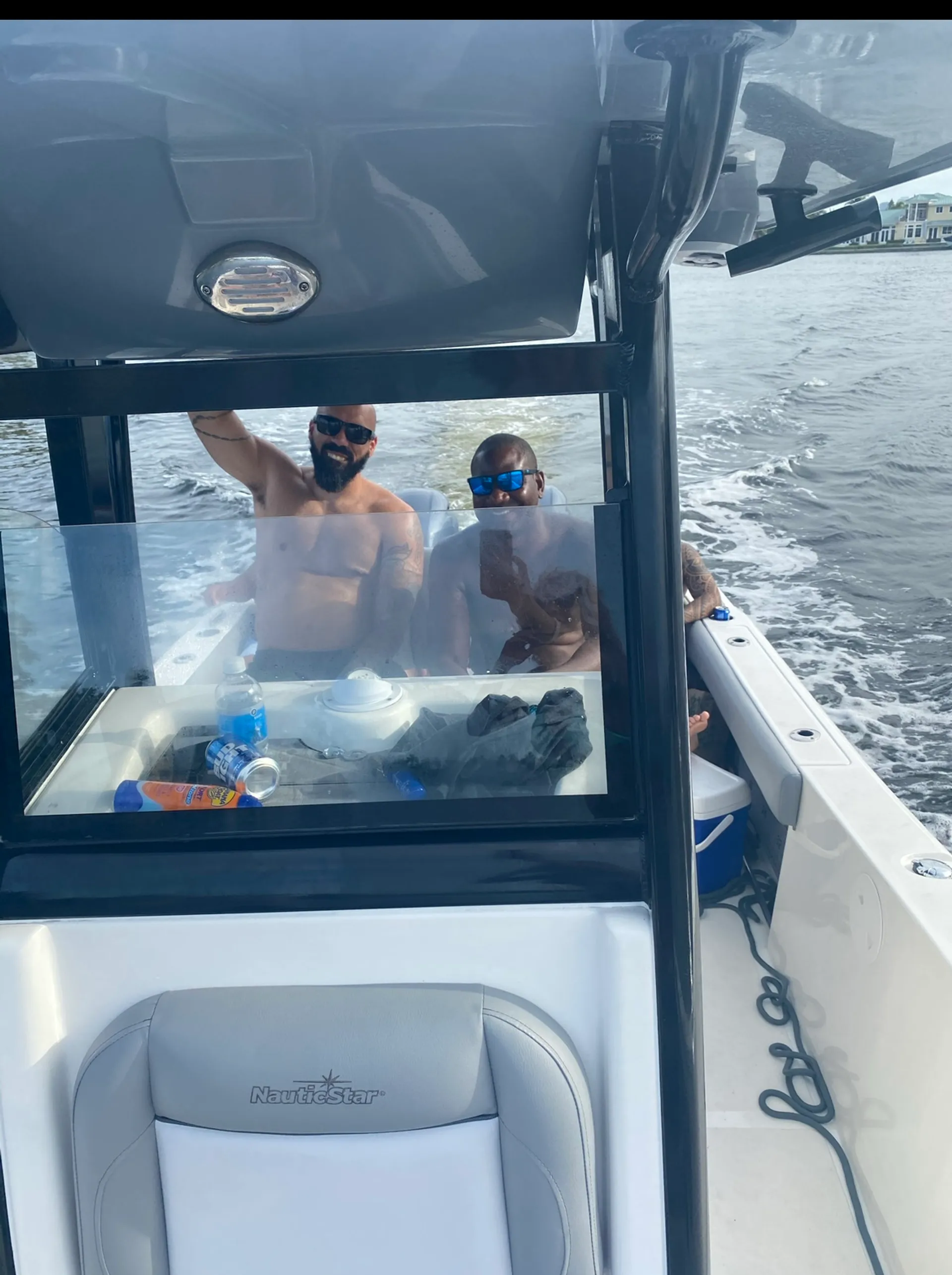 25-Foot Center Console Boat for Ultimate Maritime Adventures