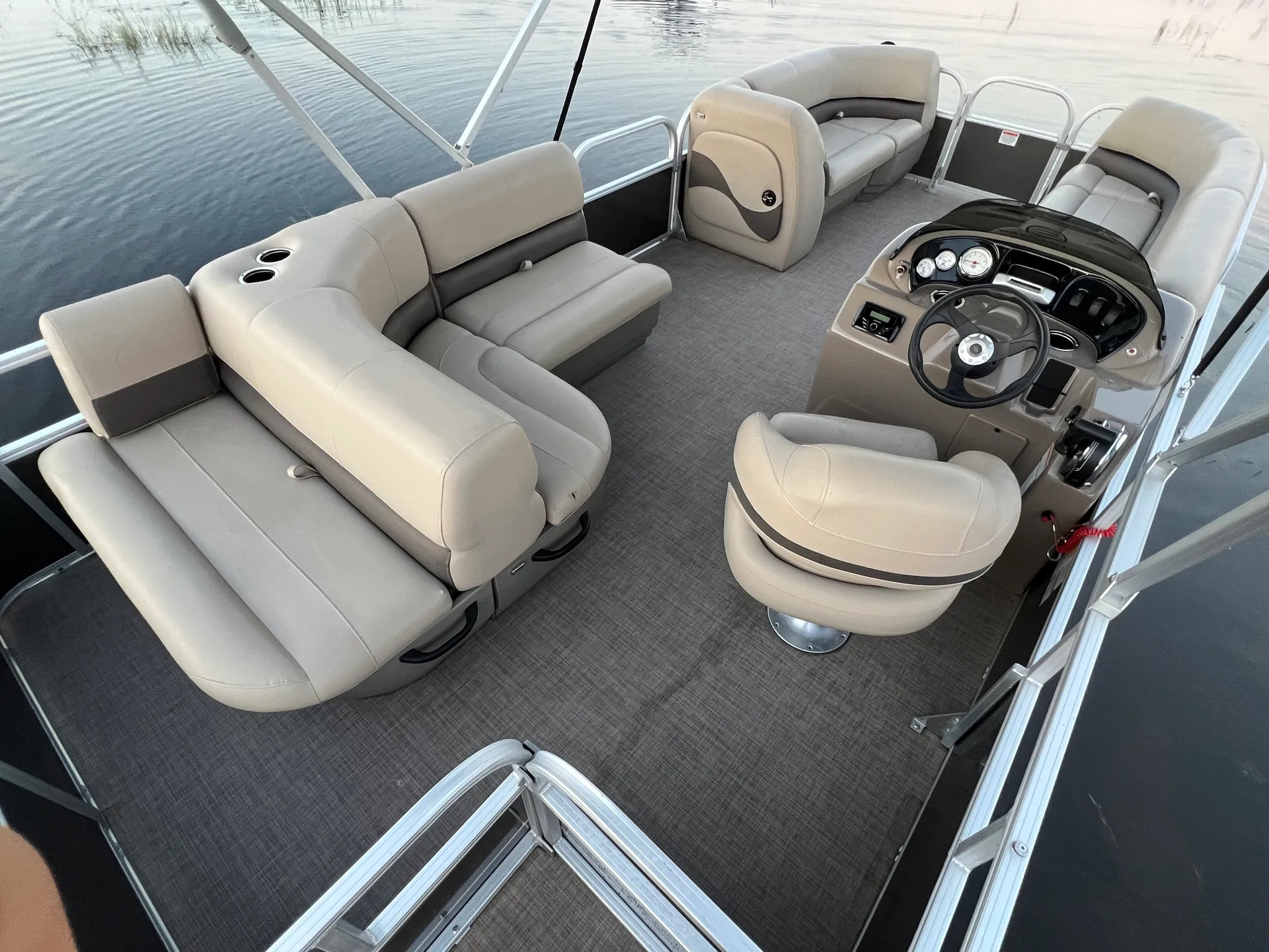 SUN TRACKER PARTY BARGE 18 DLX in Kissimmee, FL — photo 8