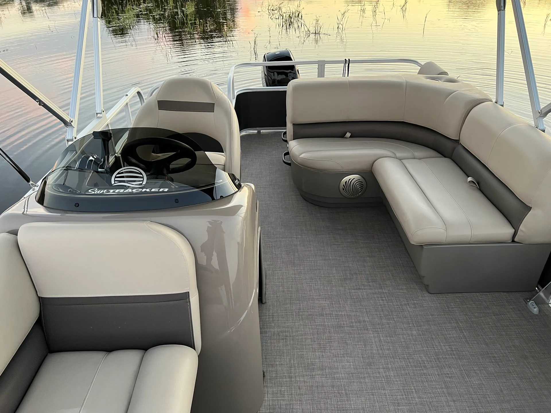 SUN TRACKER PARTY BARGE 18 DLX in Kissimmee, FL — photo 9