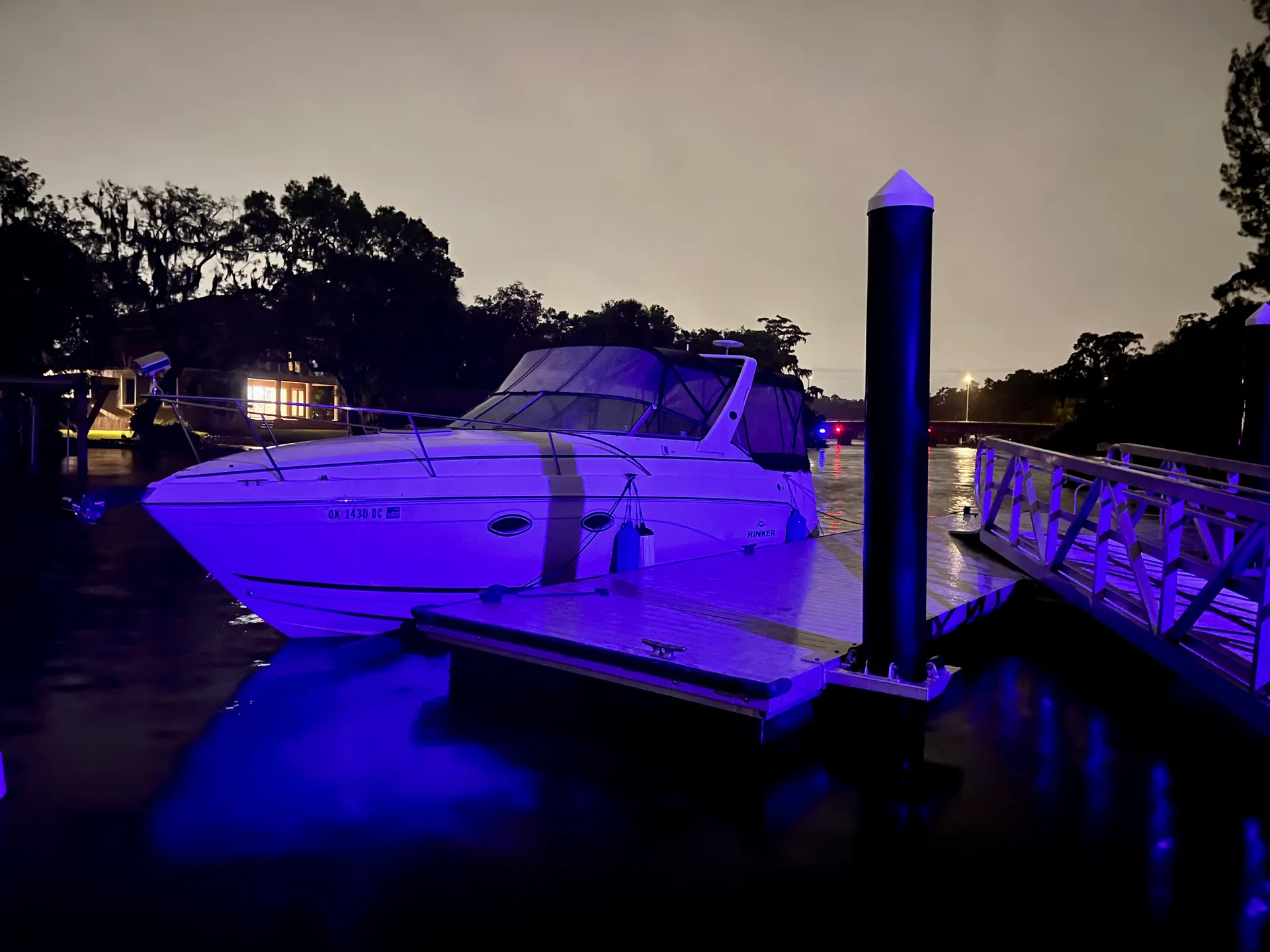 Rinker Boats 270 Express Cruiser in Tampa, FL — photo 3