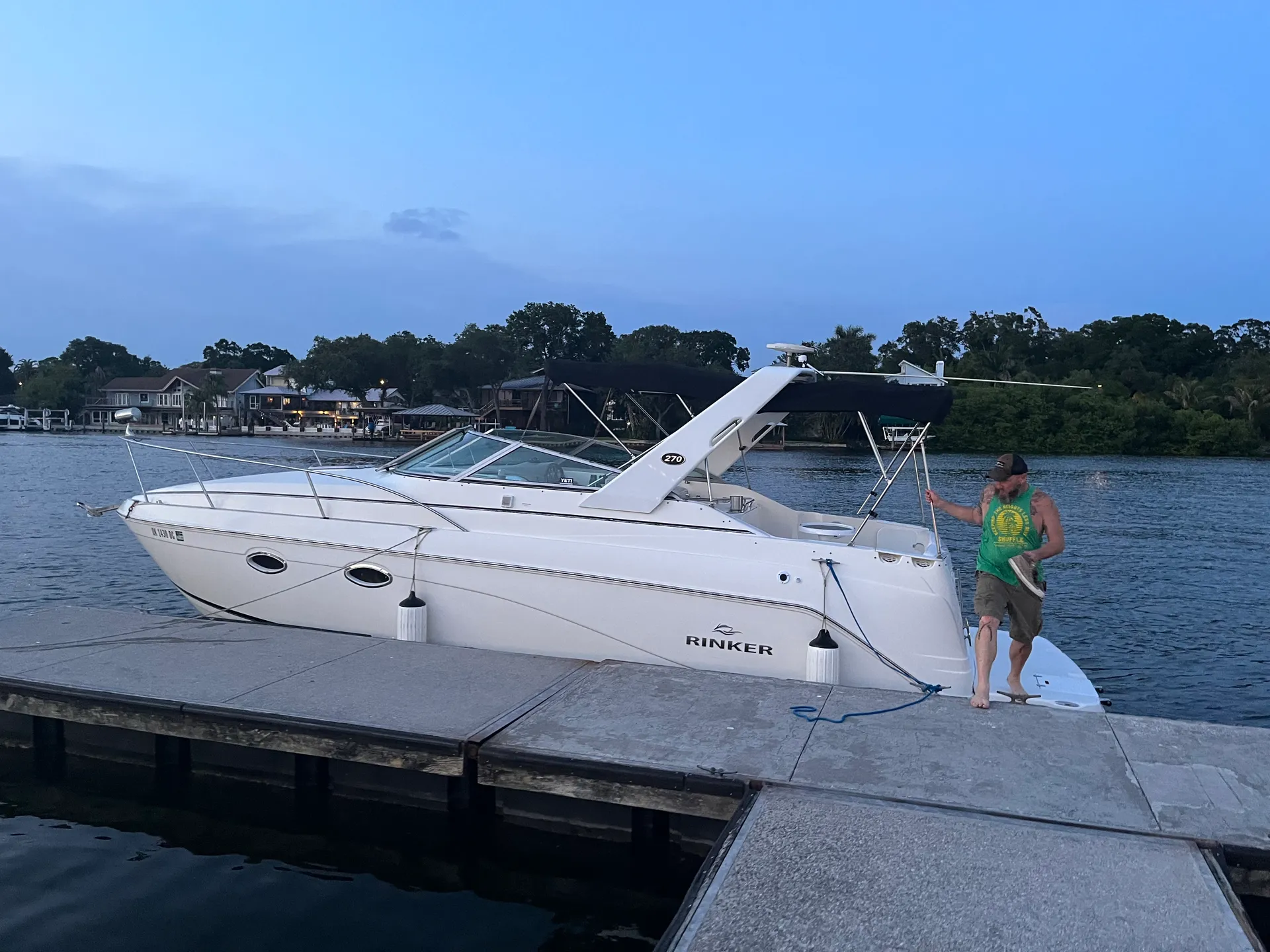 Rinker Boats 270 Express Cruiser in Tampa, FL — photo 4
