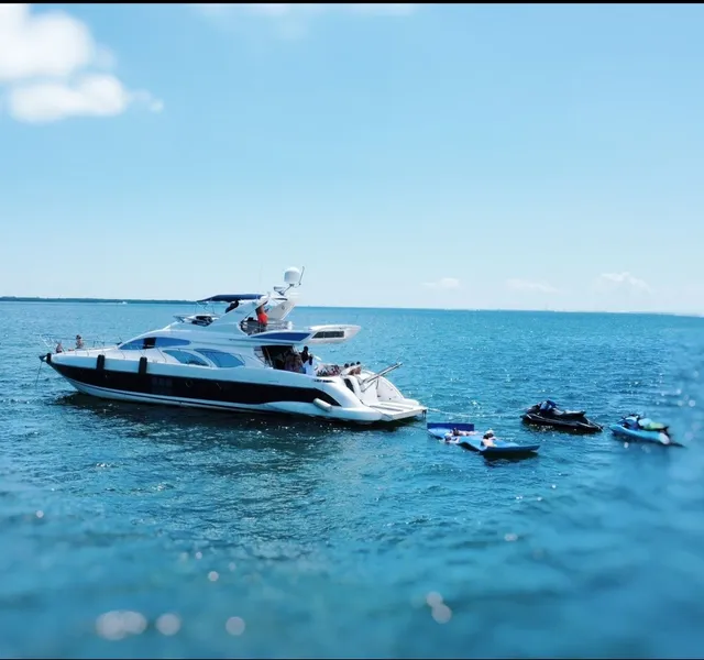 Rent a Azimut Yachts cruiser in Miami Beach, FL near me