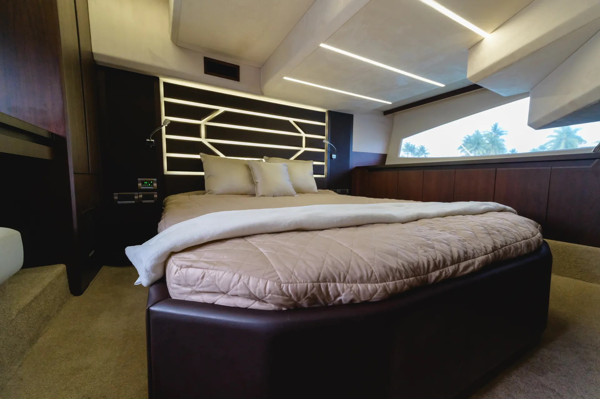 Galeon 425 HTS in Miami, FL — photo 6