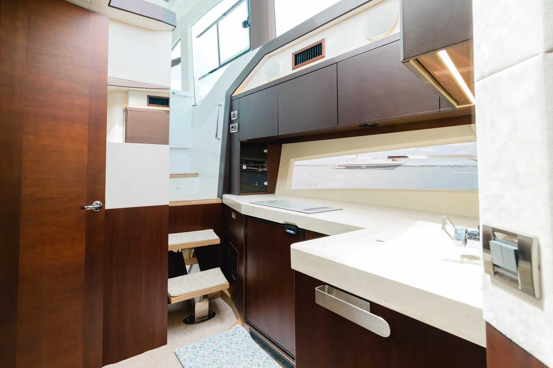 Luxury New Galeon Yacht wirh professional staff 