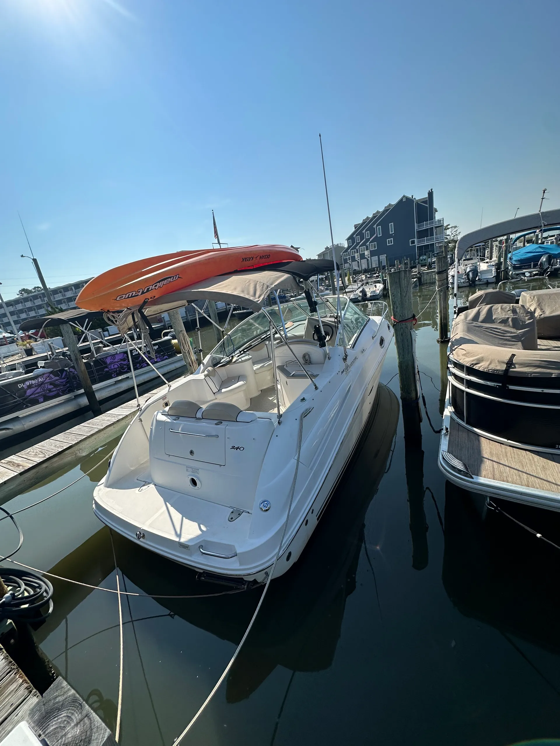 Sea Ray Boats 240 Sundancer in Riviera Beach, FL — photo 6