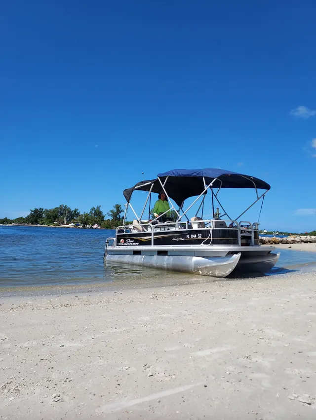 Rent a SUN TRACKER pontoon in Venice, FL near me