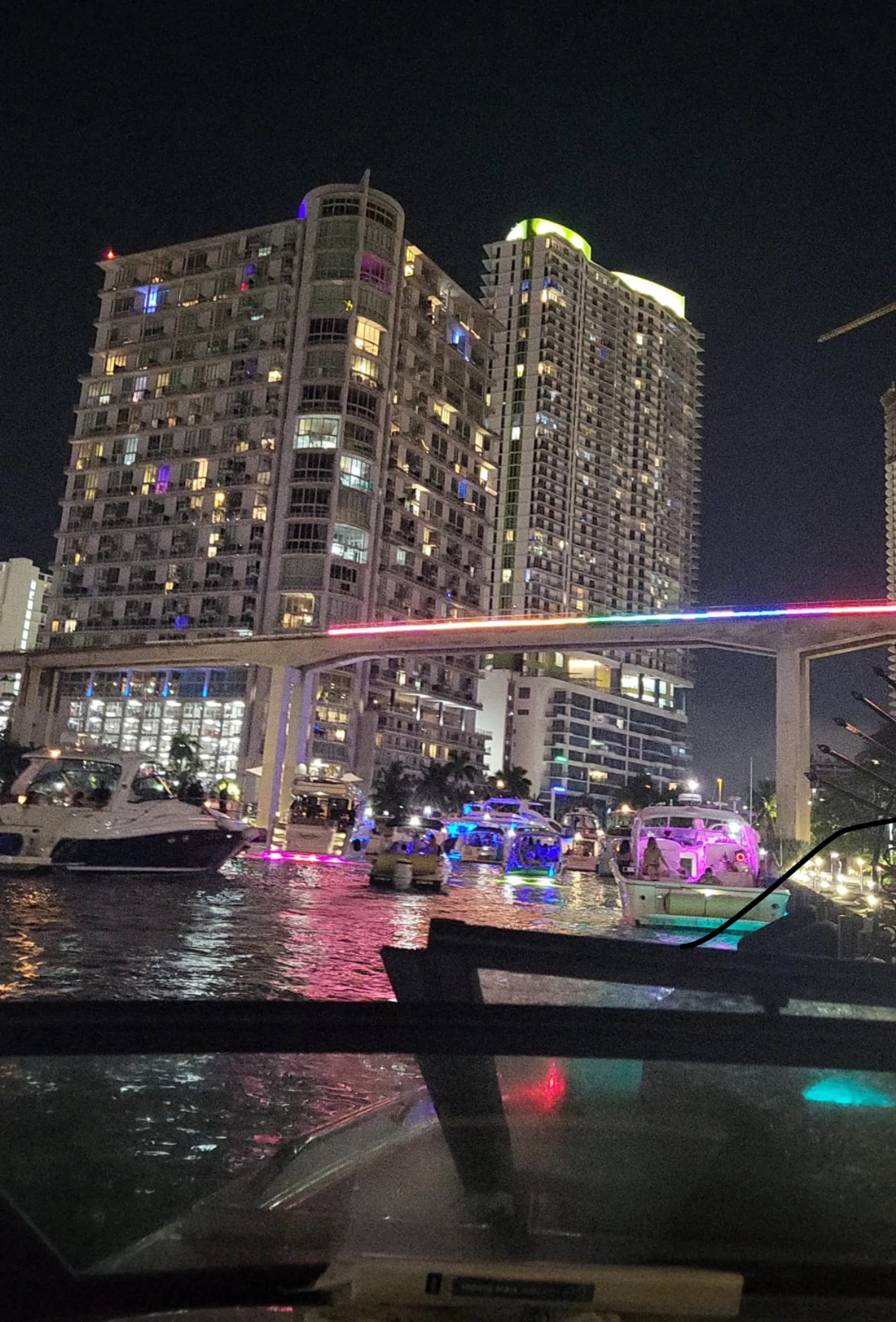 AMUSING PARTY ON 30’ SUNDECK!! FREE HOUR PROMOTION!! NO HIDDEN FEES!!