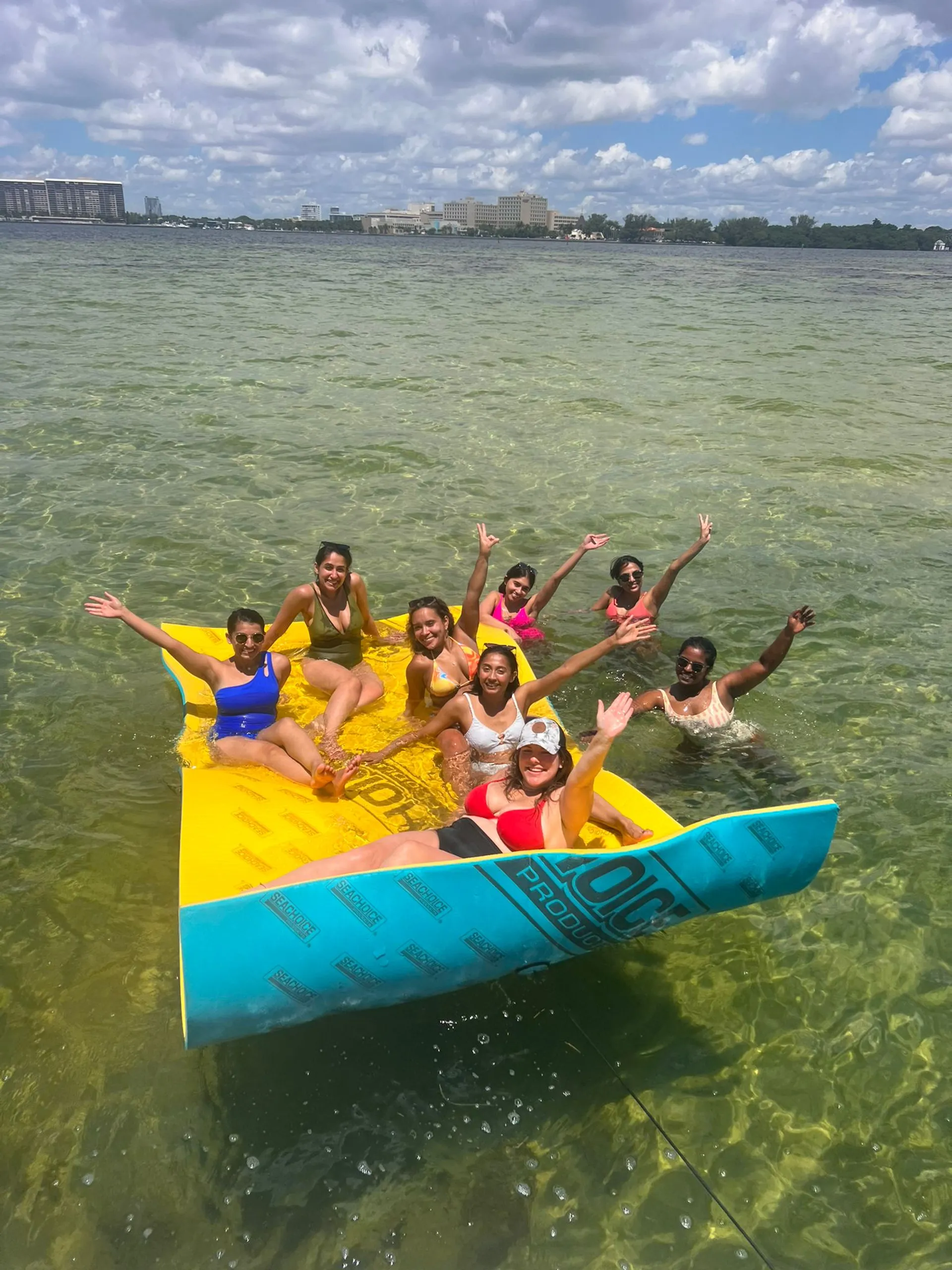 AMUSING PARTY ON 30’ SUNDECK!! FREE HOUR PROMOTION!! NO HIDDEN FEES!!