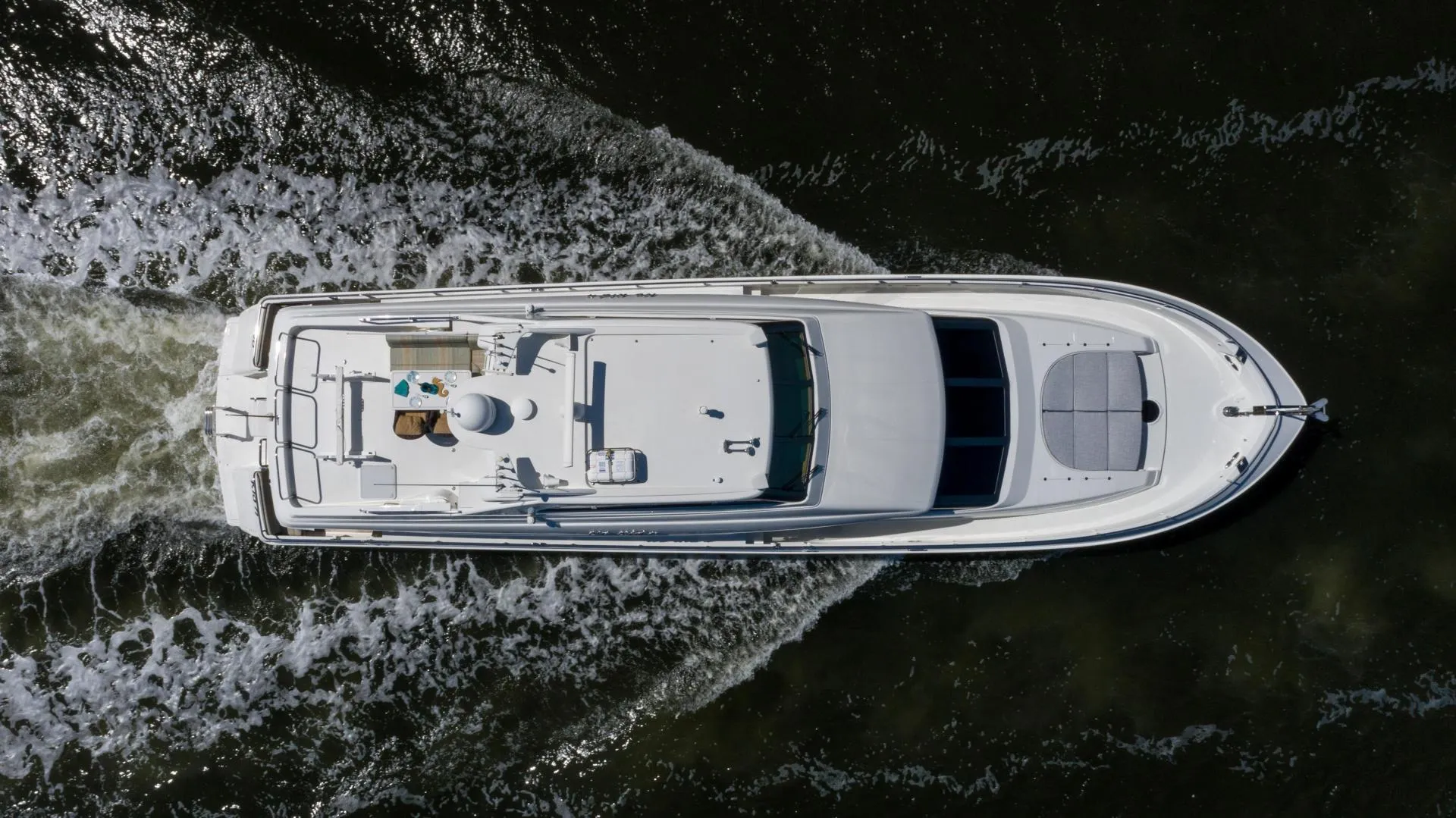 80' Ultra Luxury Mega-Yacht (Lazzara Skylounge) w/ Water Toys - 13 pax