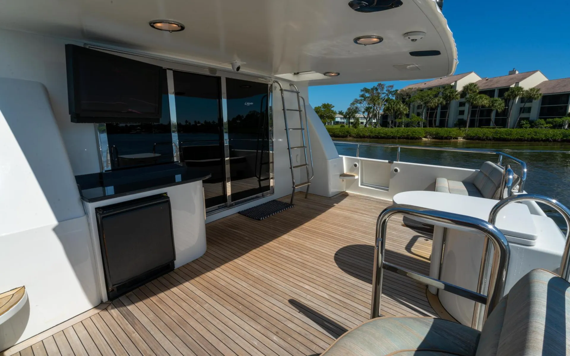 80' Ultra Luxury Mega-Yacht (Lazzara Skylounge) w/ Water Toys - 13 pax