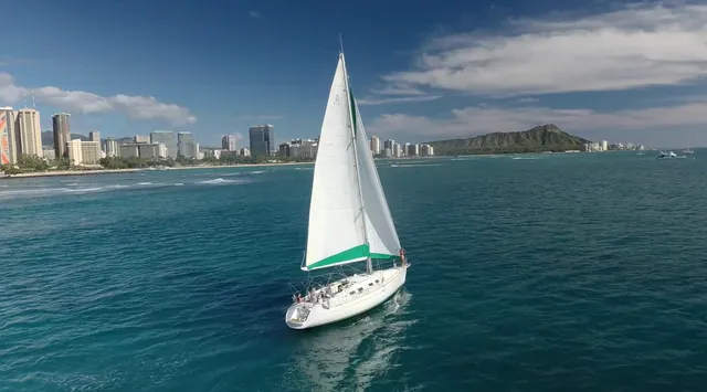 Rent a Beneteau USA cruiser in Honolulu, HI near me