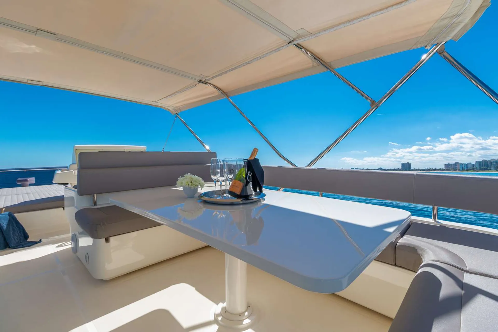 69ft Ferretti, Most Luxurious Yacht in Hawaii -Unparalleled Experience