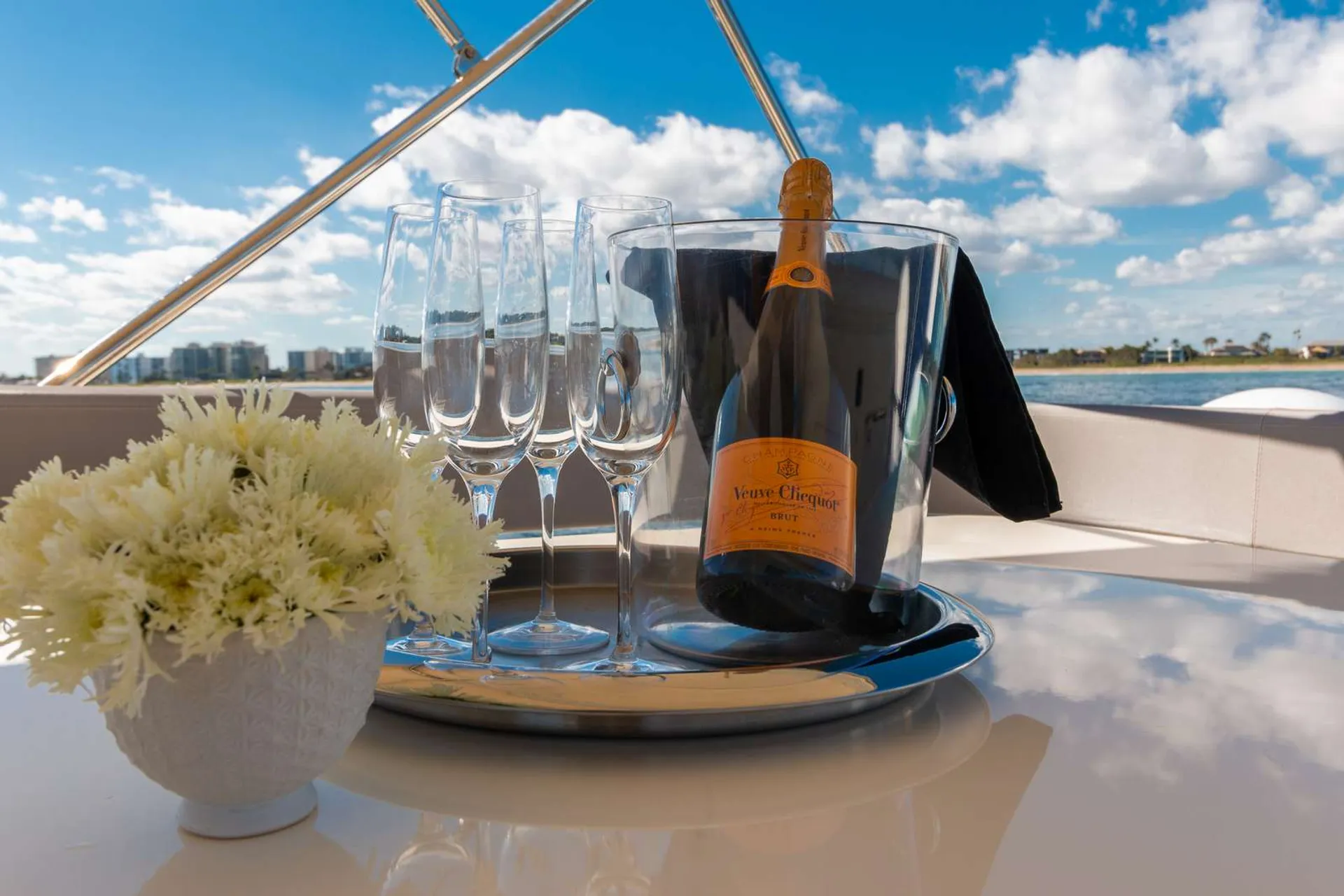 69ft Ferretti, Most Luxurious Yacht in Hawaii -Unparalleled Experience