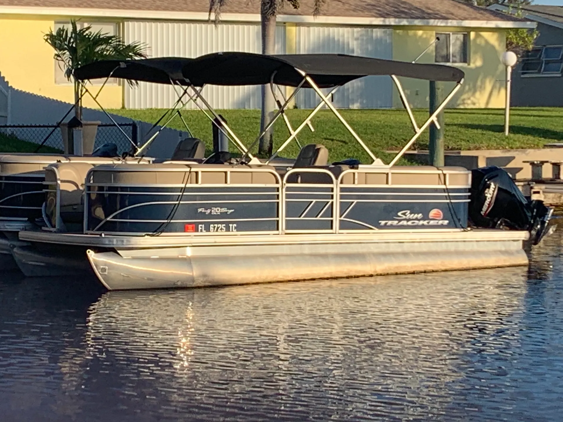 SUN TRACKER PARTY BARGE 20 DLX in Cape Coral, FL