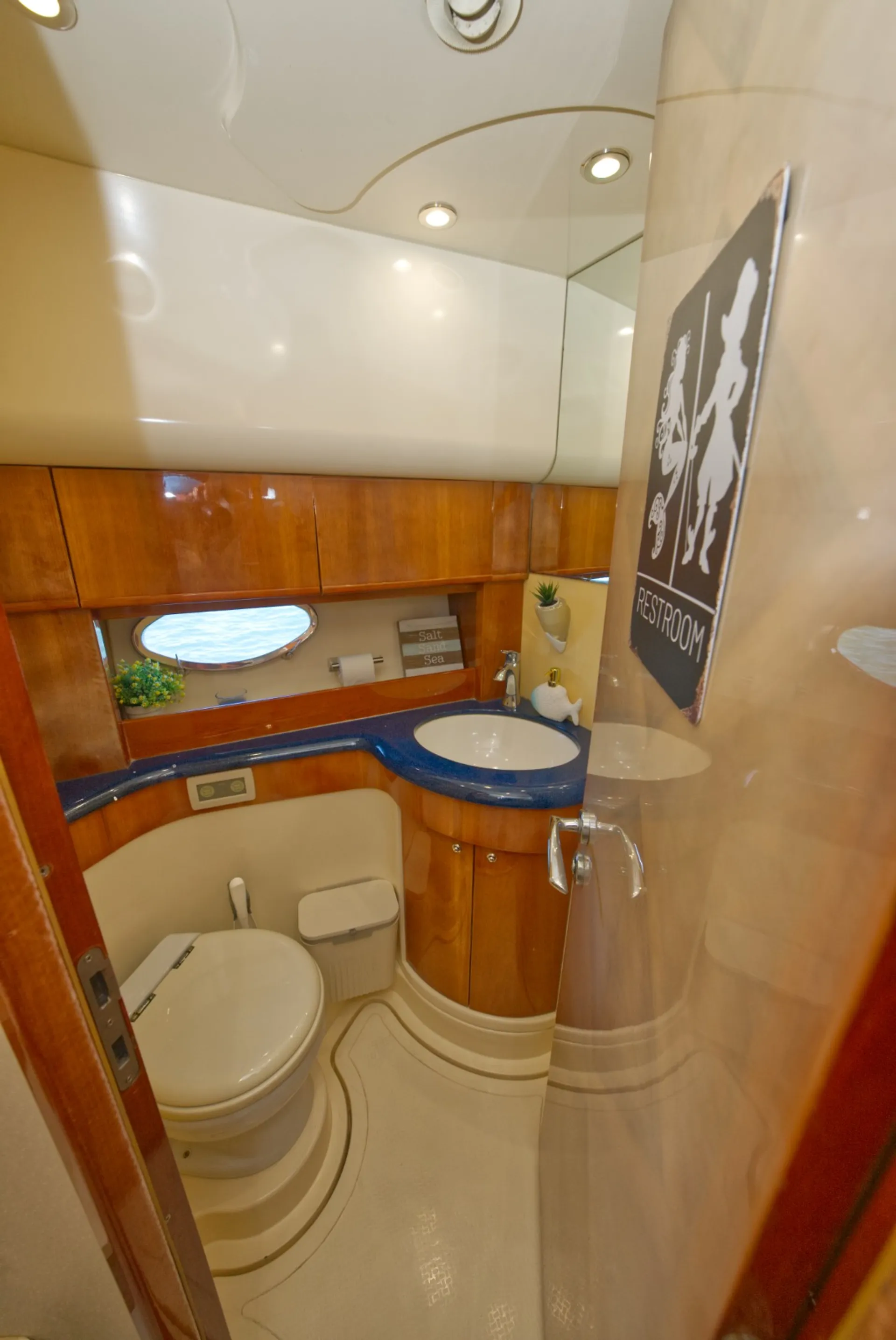 Aicon 60ft free jetski