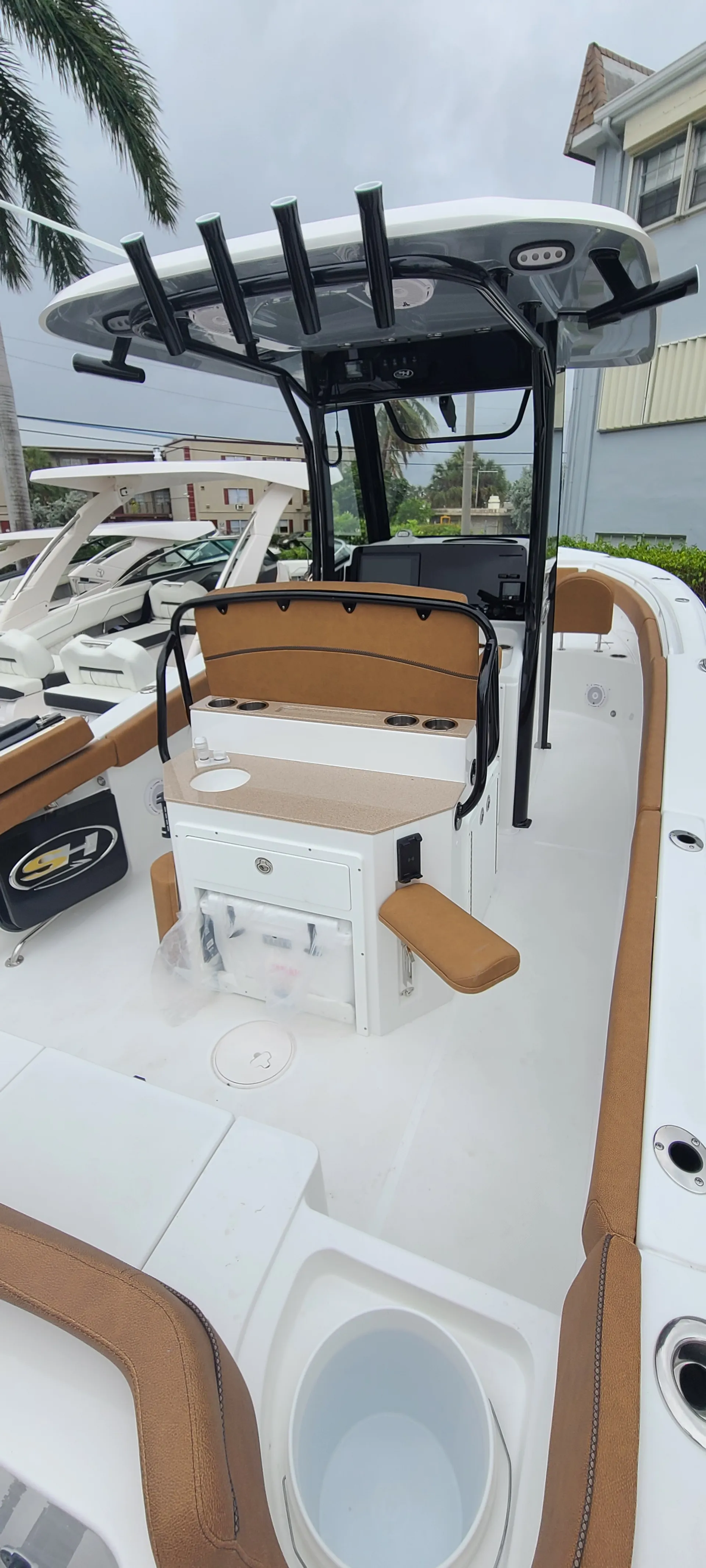 Yacht Like Luxury Minutes From Everything!