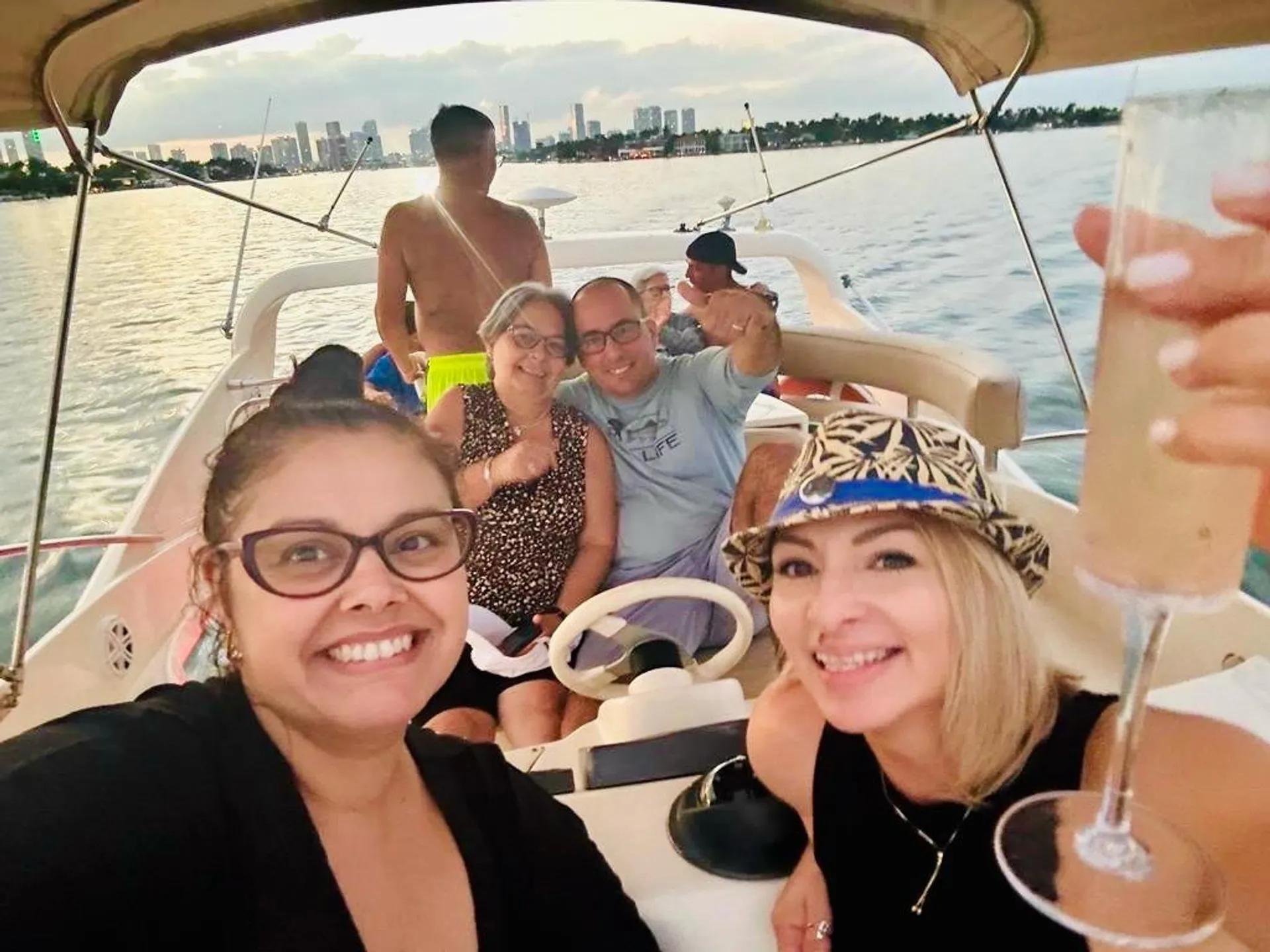 Aicon 60ft free jetski