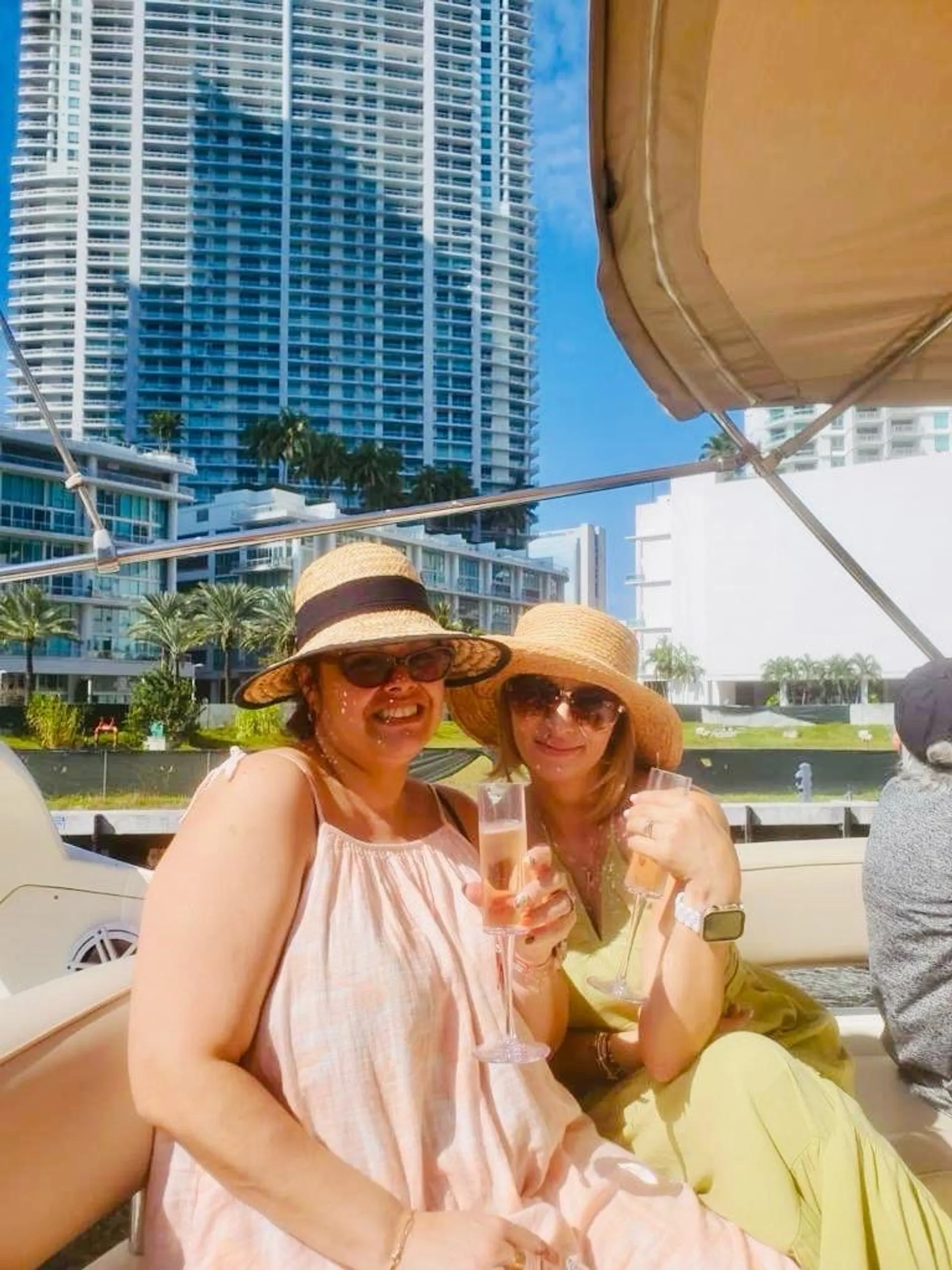 Aicon 60ft free jetski