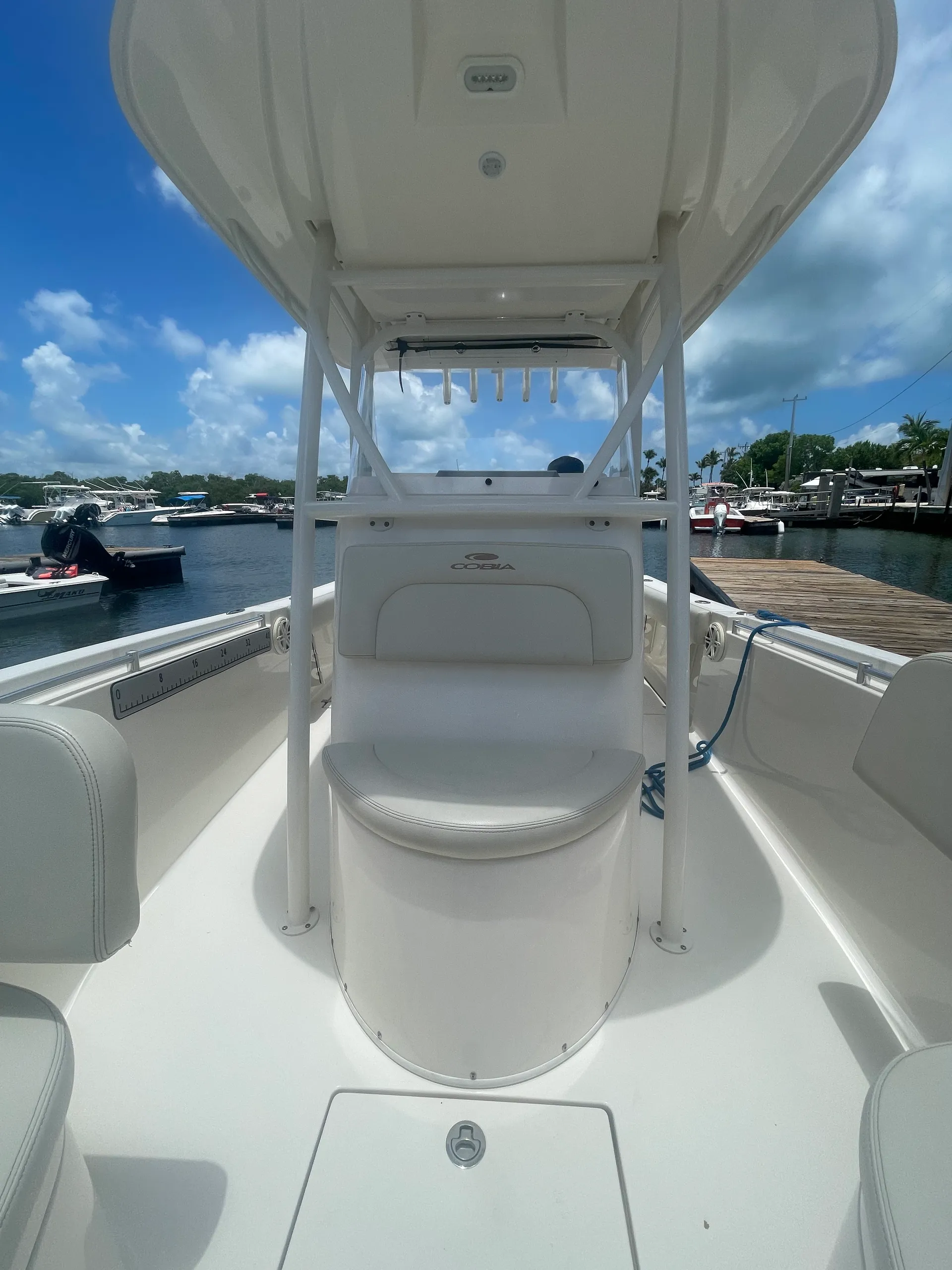 Cobia 237 6-8 passenger