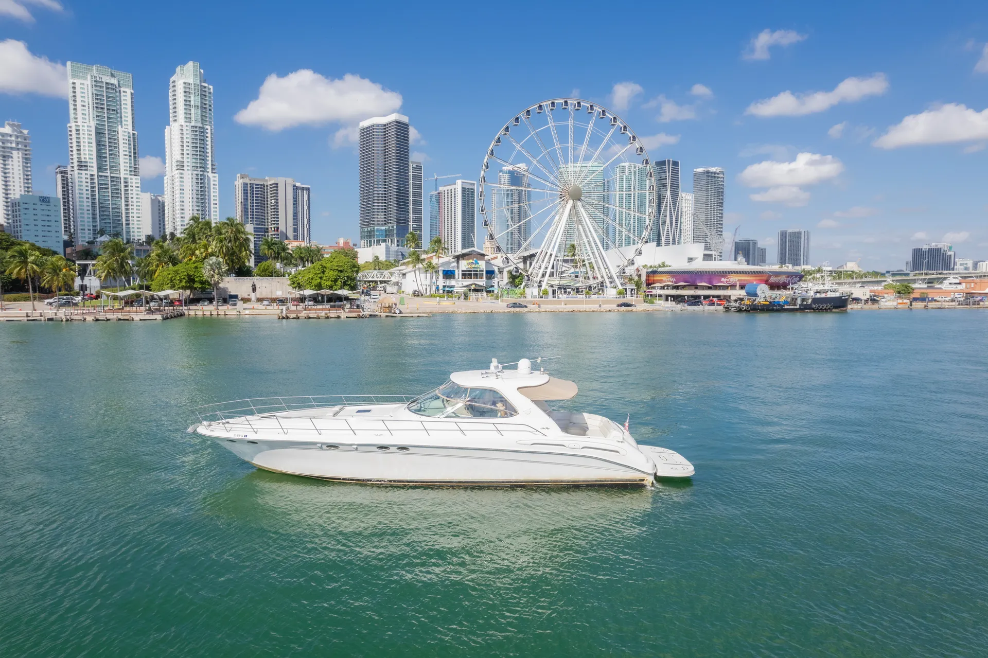 60' LUXURIOUS SEA RAY WITH 1 FREE HOUR MONDAY-THURSDAY
