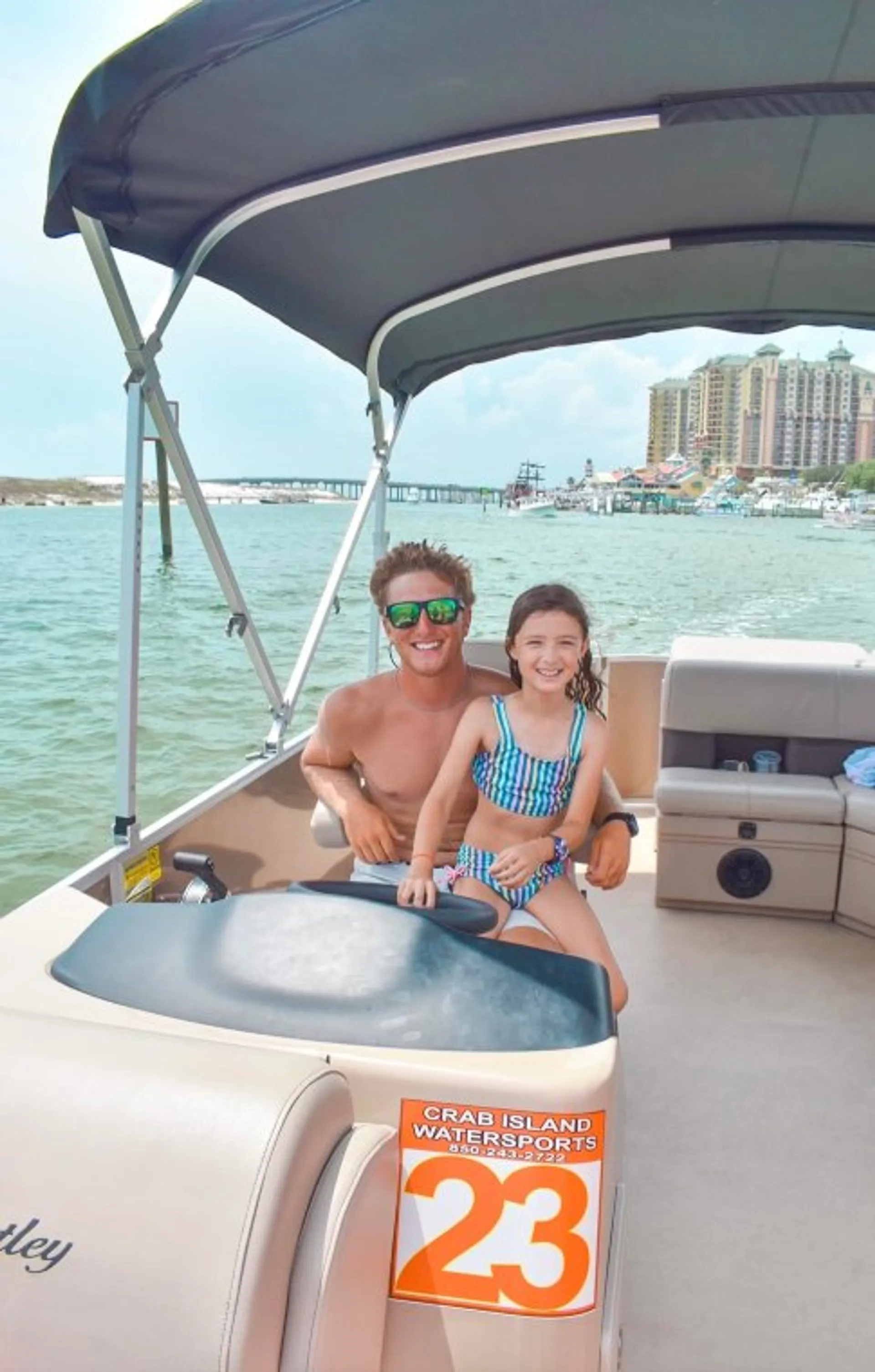 Welcome to this 24 ft amazing Bentley pontoon! 12 ppl - Fuel included