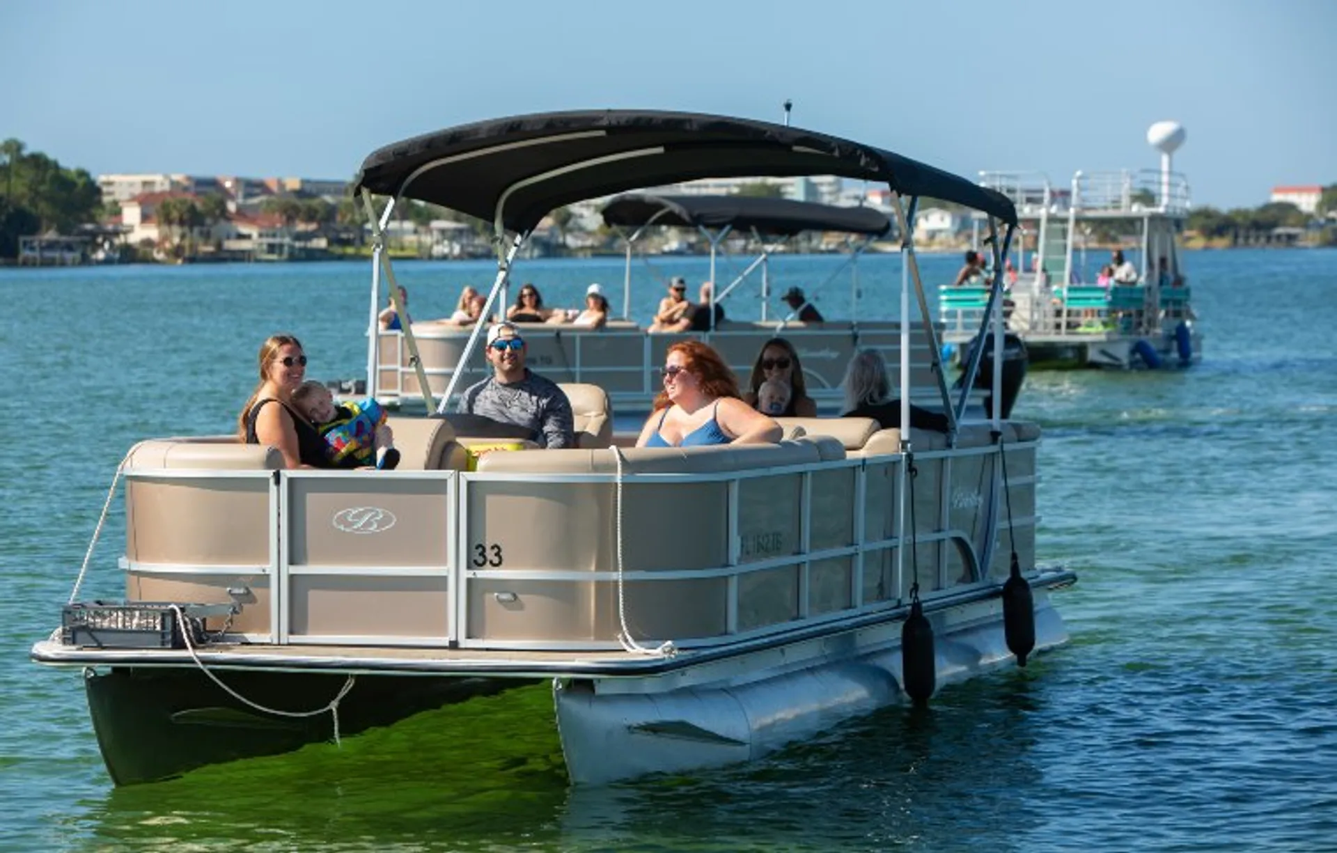 Welcome to this 24 ft amazing Bentley pontoon! 12 ppl - Fuel included