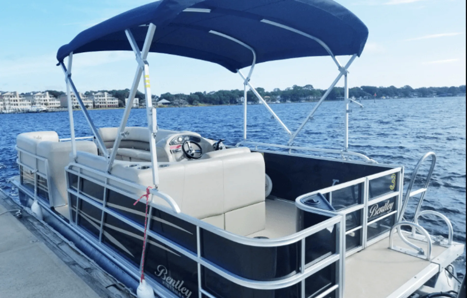 Welcome to this 24 ft amazing Bentley pontoon! 12 ppl - Fuel included