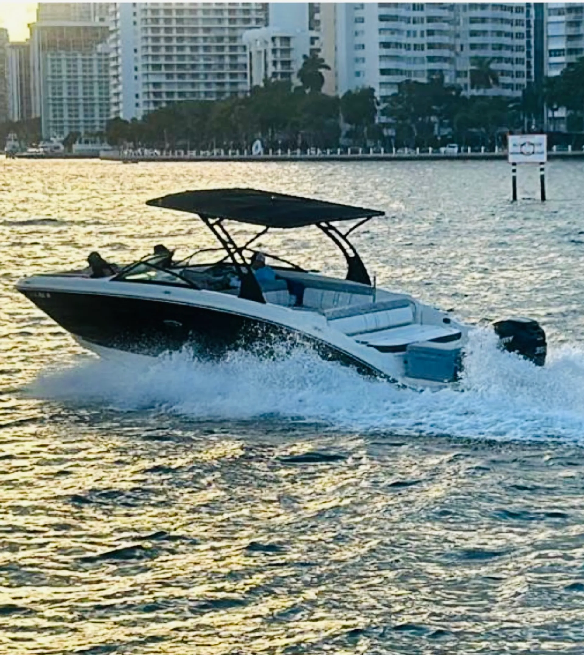 AMUSING PARTY ON 30’ SUNDECK!! FREE HOUR PROMOTION!! NO HIDDEN FEES!!