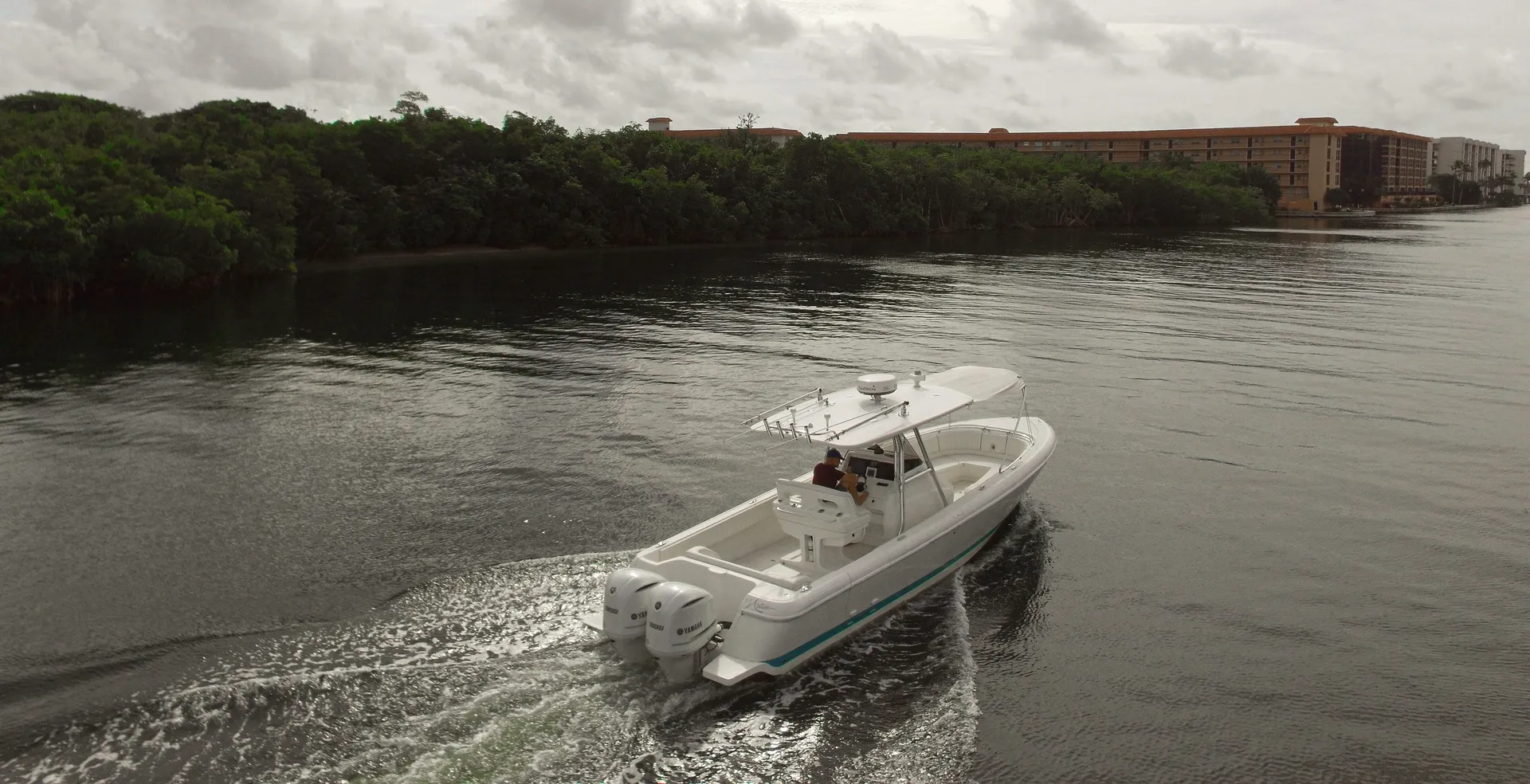 INTREPID POWERBOATS 323 CENTER CONSOLE in Boca Raton, FL — photo 4