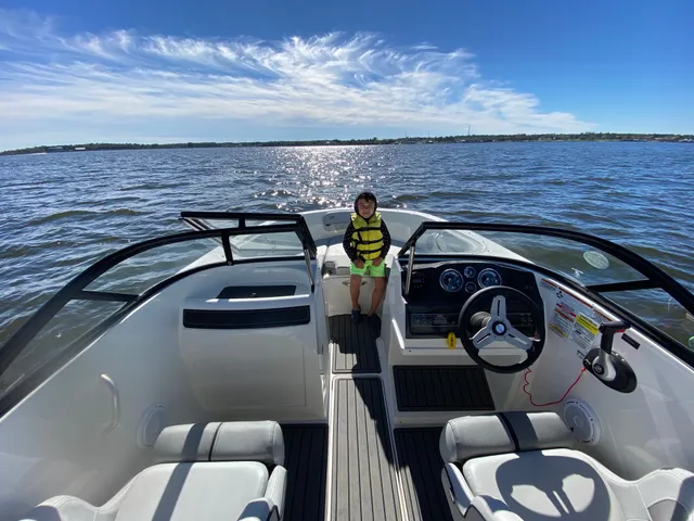 Rent a BAYLINER bow rider in Conroe, TX near me
