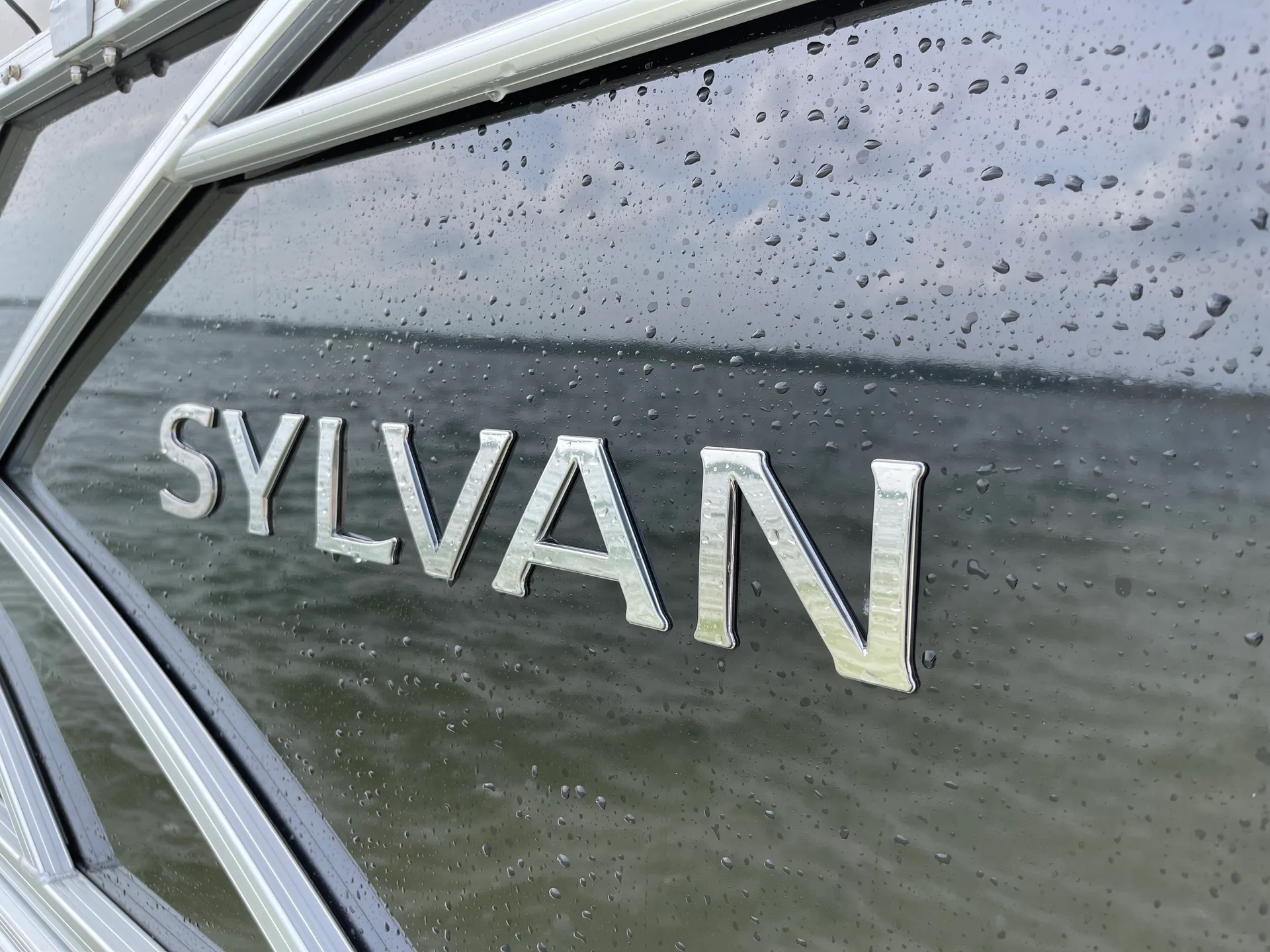 Up to 12 people New Tritoon Touchscreen GPS, Table, 115hp Yamaha 