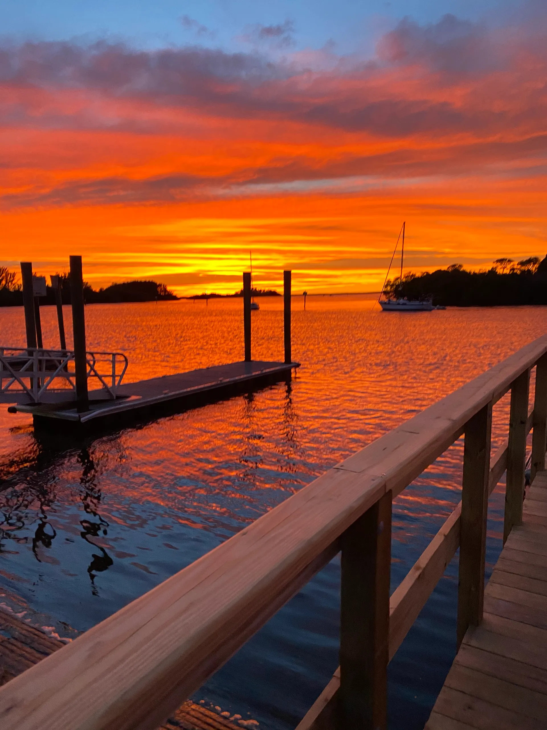 Up to 12 people New Tritoon Touchscreen GPS, Table, 115hp Yamaha 