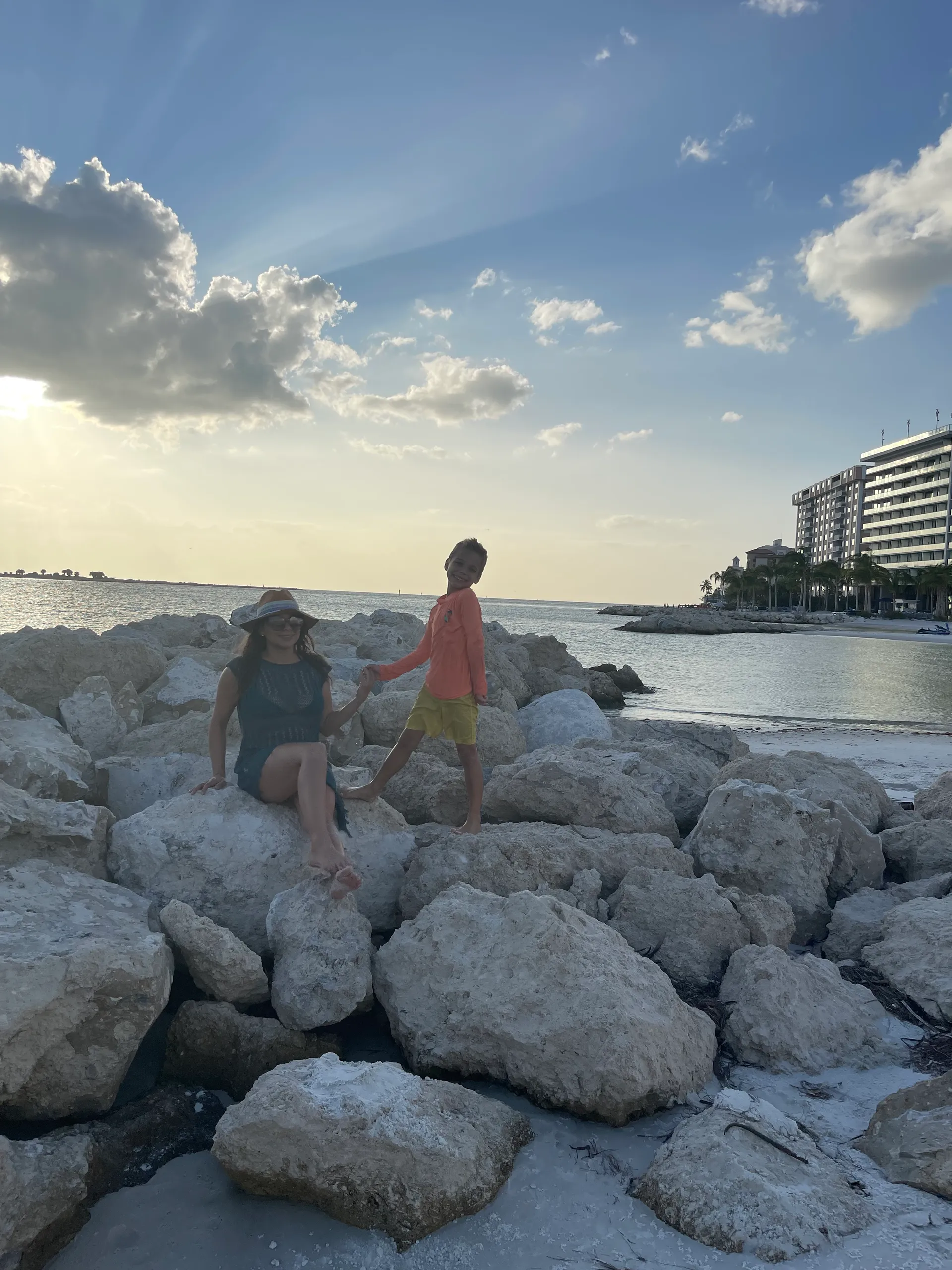 Up to 12 people New Tritoon Touchscreen GPS, Table, 115hp Yamaha 