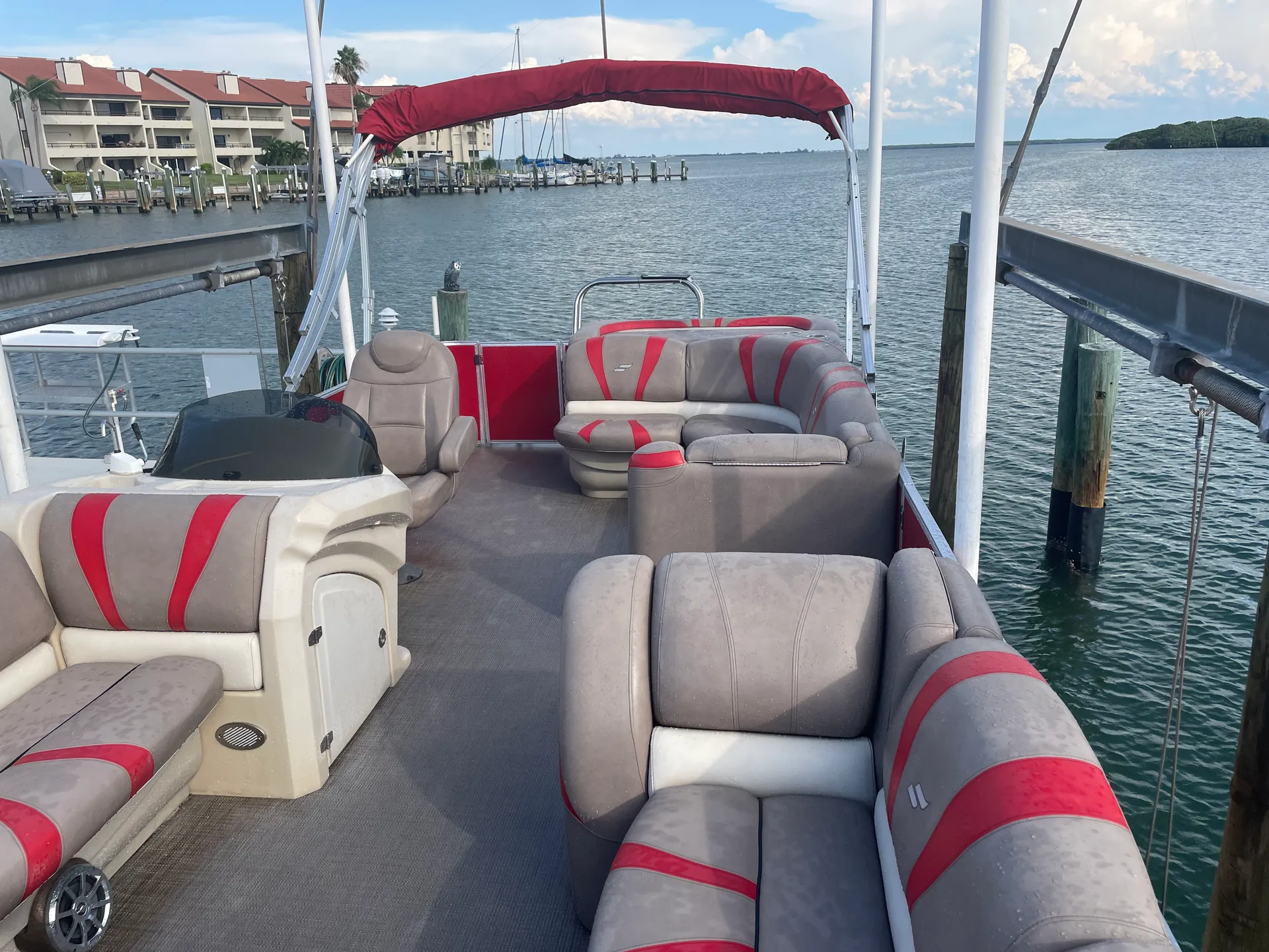 Comfortable 24’ Tri Toon