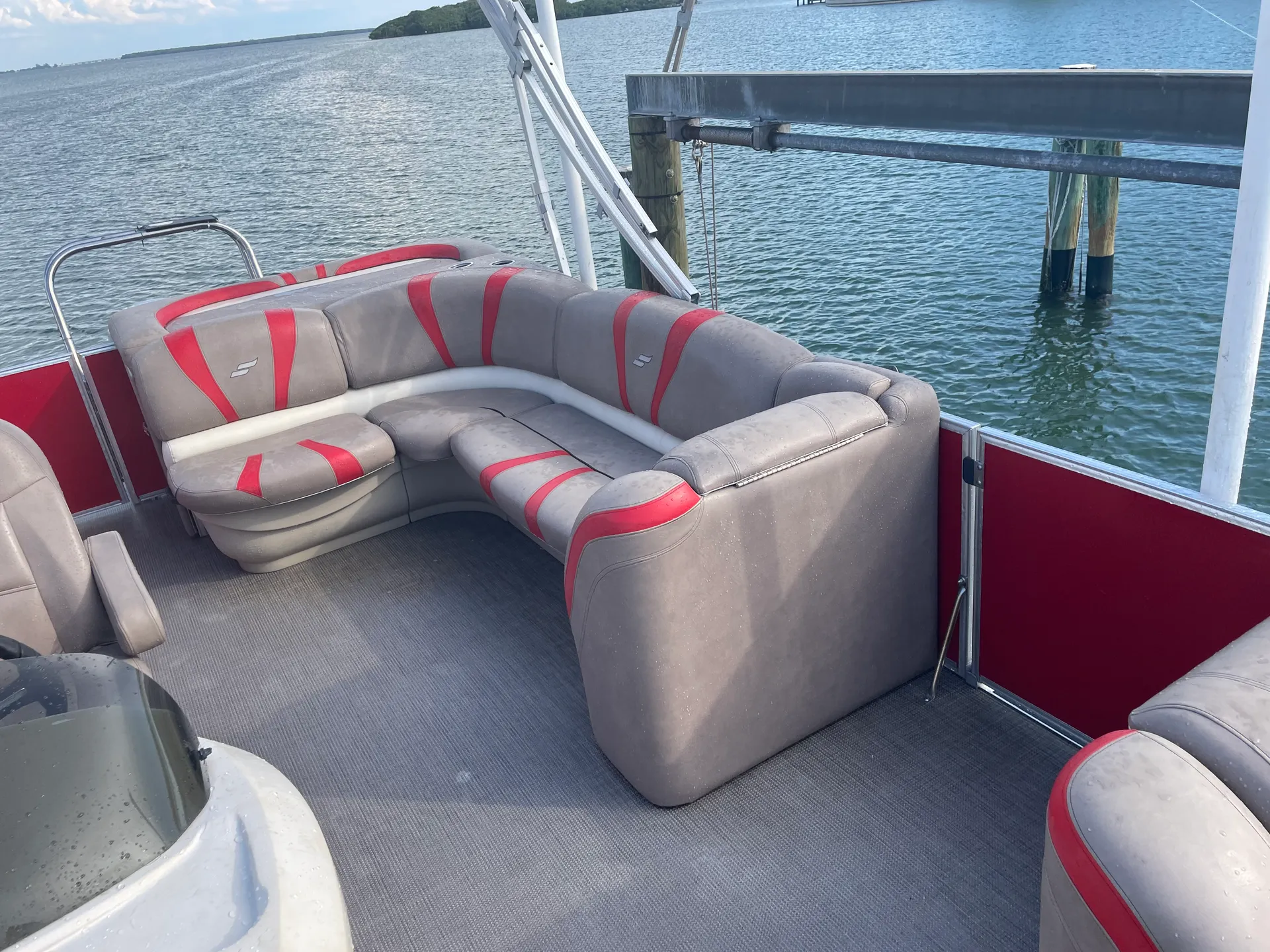 Comfortable 24’ Tri Toon