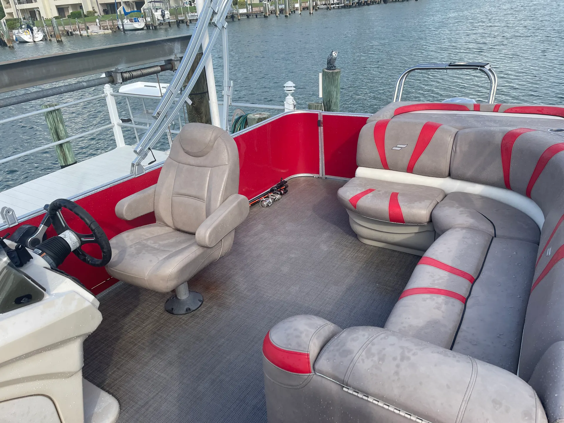 Comfortable 24’ Tri Toon